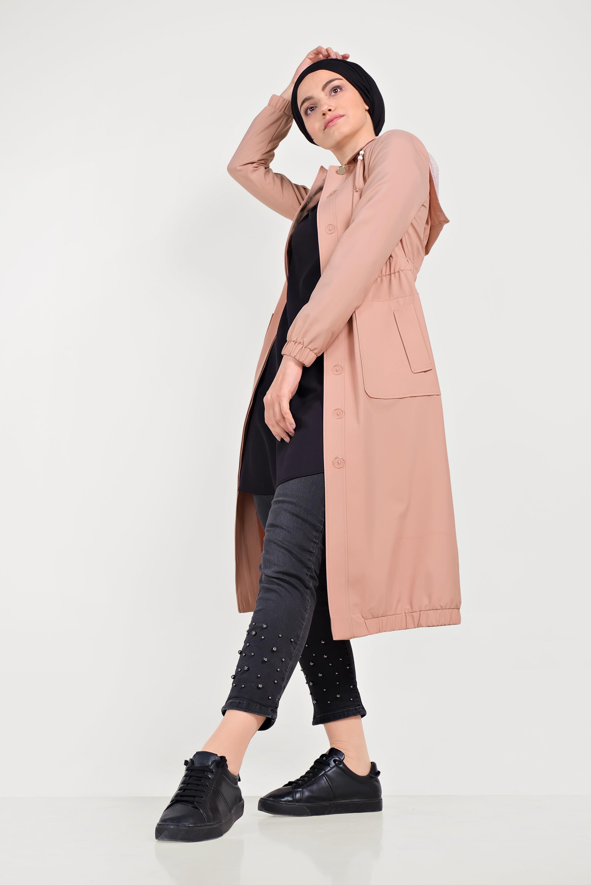 Tesettür giyim PUDRA ETEKUCU BÜZGÜLÜ KAPÜŞONLU TRENÇKOT 10182