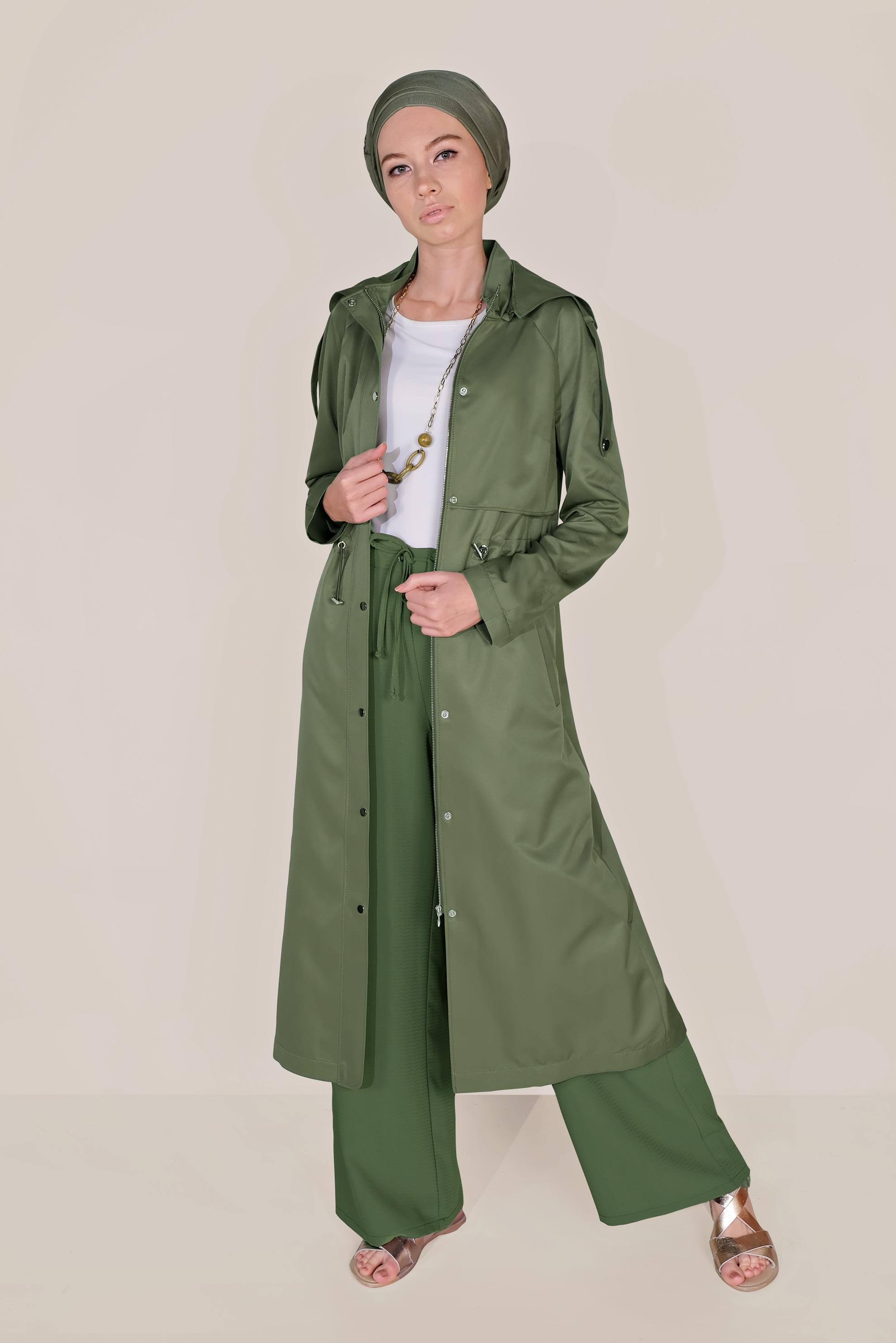 Tesettür giyim HAKİ BELİ BÜZGÜ BAĞCIKLI KAPÜŞONLU TRENÇKOT 10190