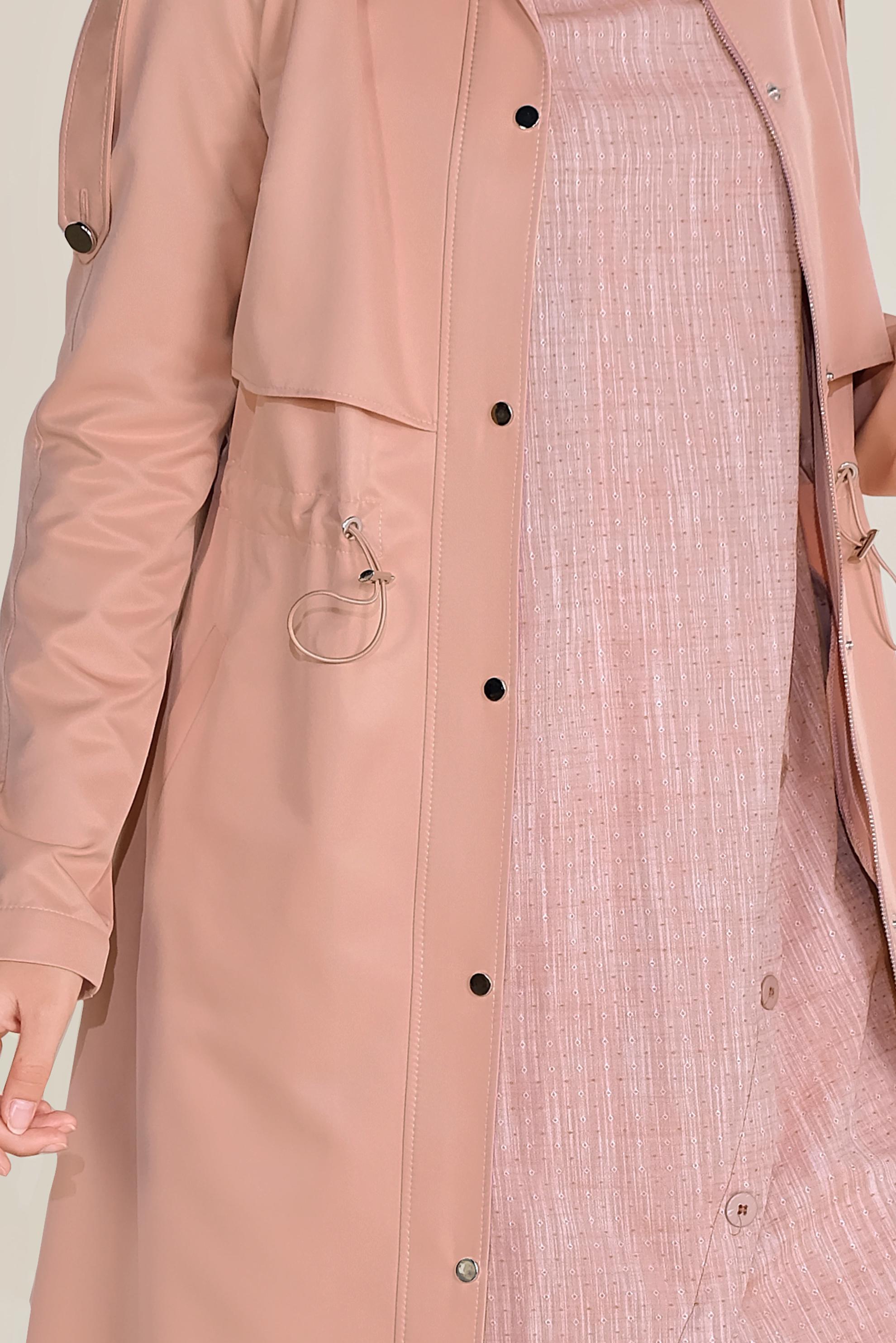 Tesettür giyim PUDRA BELİ BÜZGÜ BAĞCIKLI KAPÜŞONLU TRENÇKOT 10190