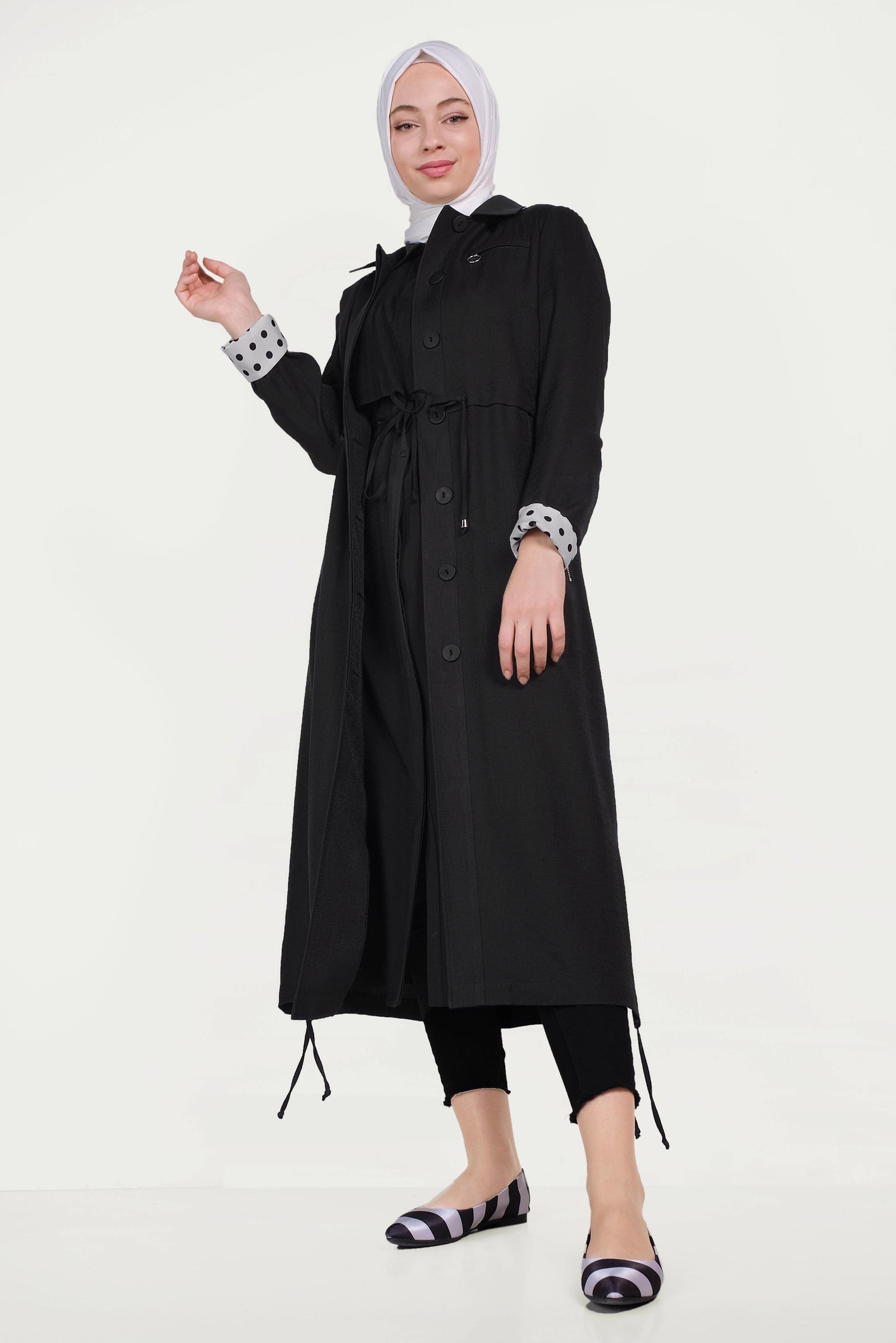 Tesettür giyim SİYAH ASTARI PUANTİYELİ DÜĞMELİ TRENÇKOT 10197