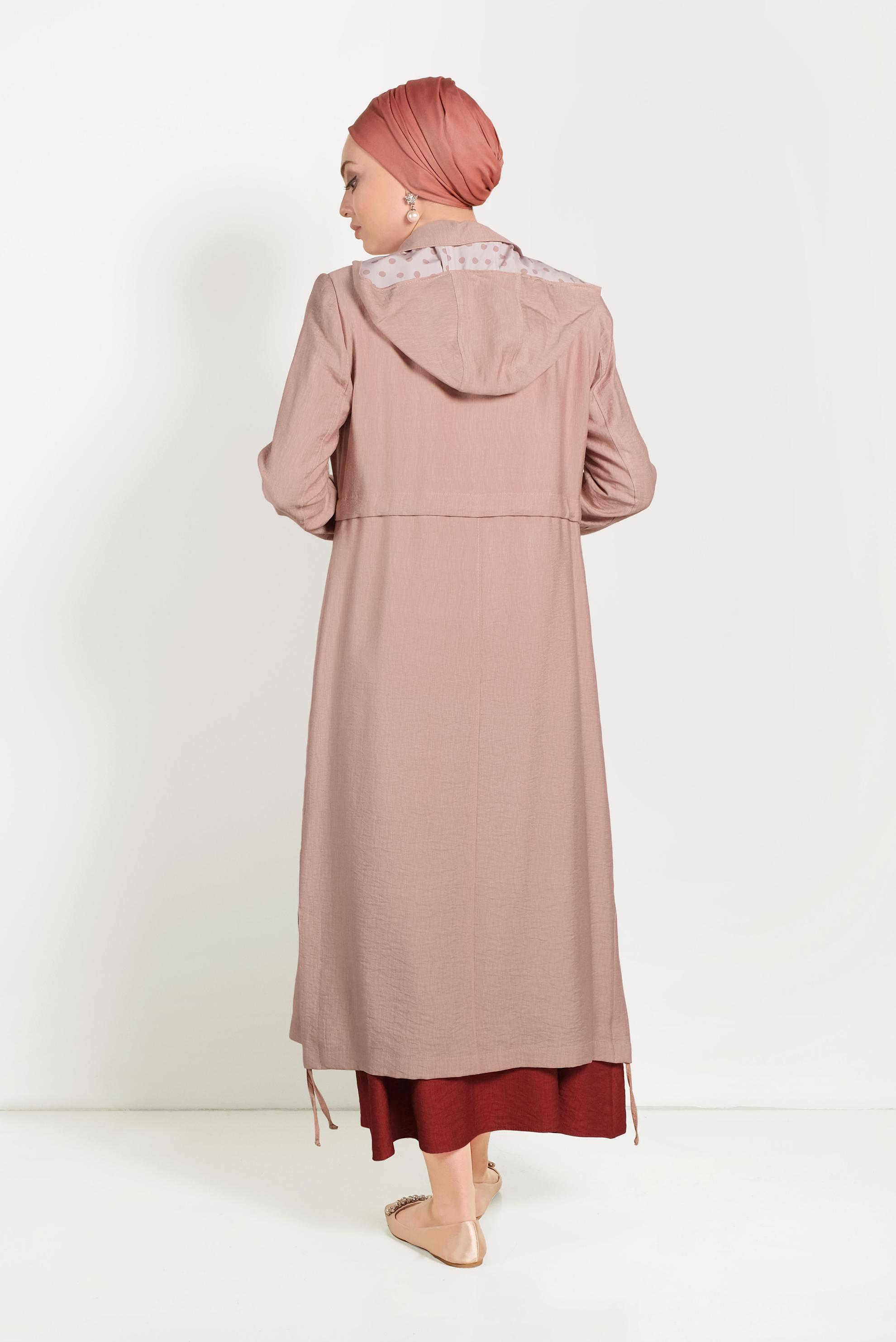 Tesettür giyim PUDRA ASTARI PUANTİYELİ DÜĞMELİ TRENÇKOT 10197