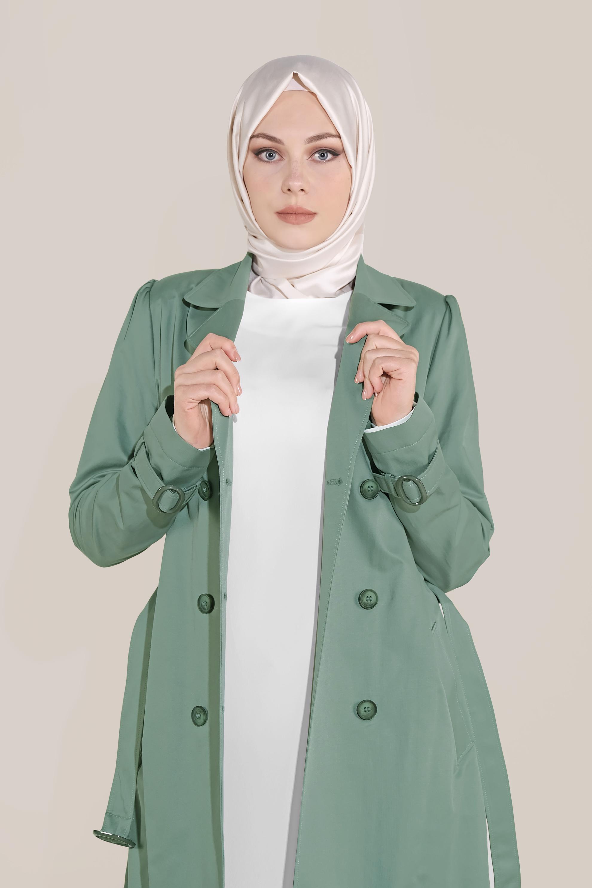 Tesettür giyim YEŞİL ARKASI DÜĞMELİ TRENÇKOT 10220 