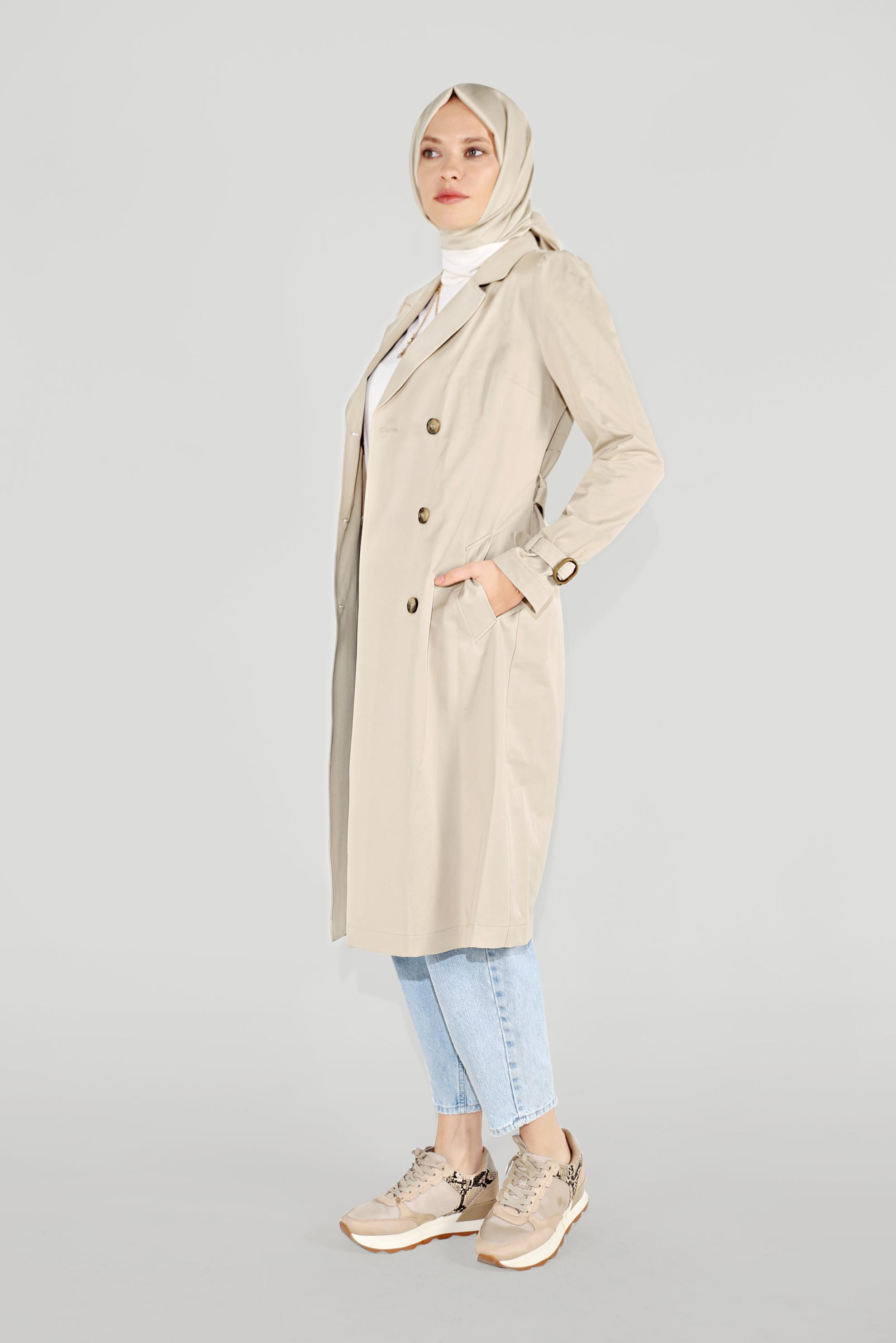 Tesettür giyim BEJ ARKASI DÜĞMELİ TRENÇKOT 10220 