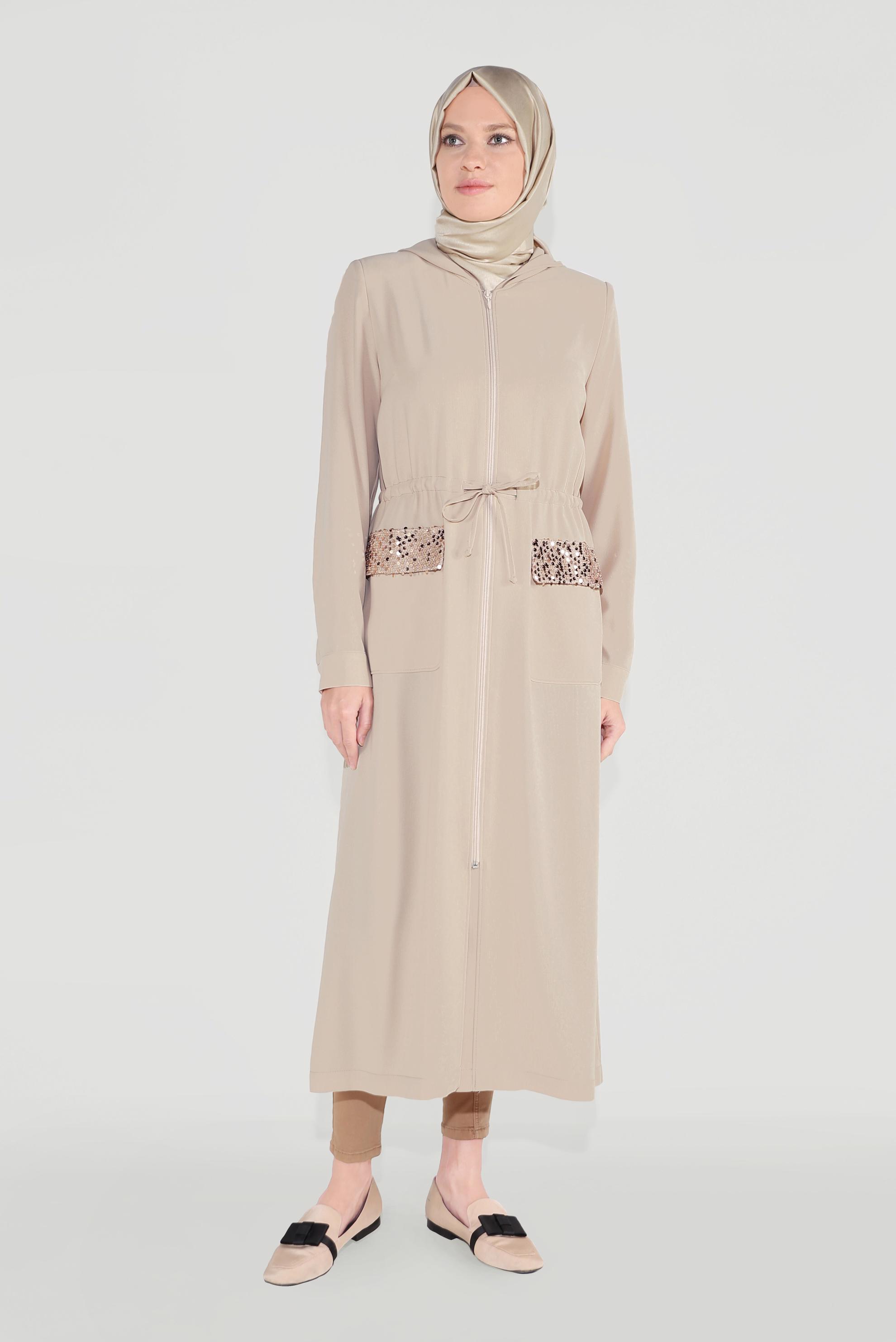 Tesettür giyim BEJ CEPLERİ PULLU BELİ BAĞCIKLI TRENÇKOT 10227