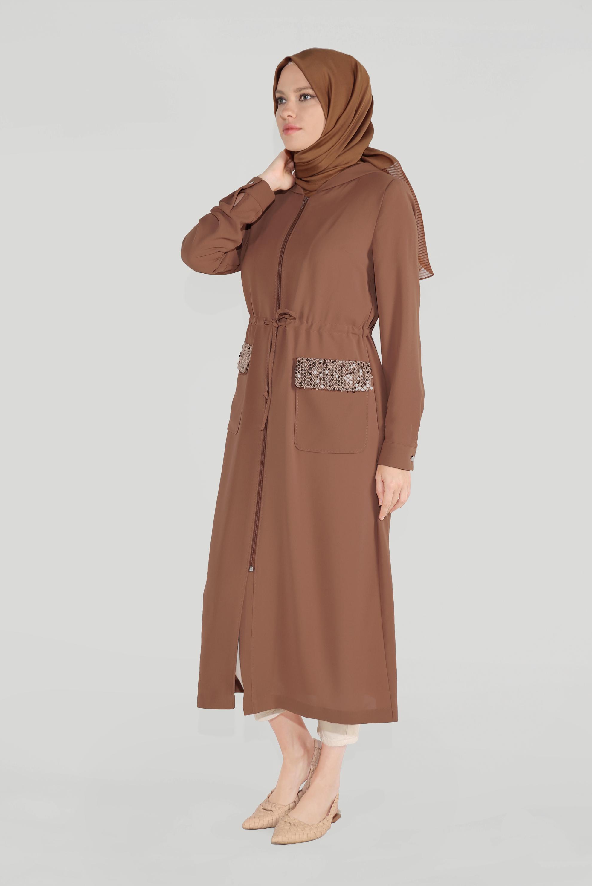 Tesettür giyim KAHVE CEPLERİ PULLU BELİ BAĞCIKLI TRENÇKOT 10227
