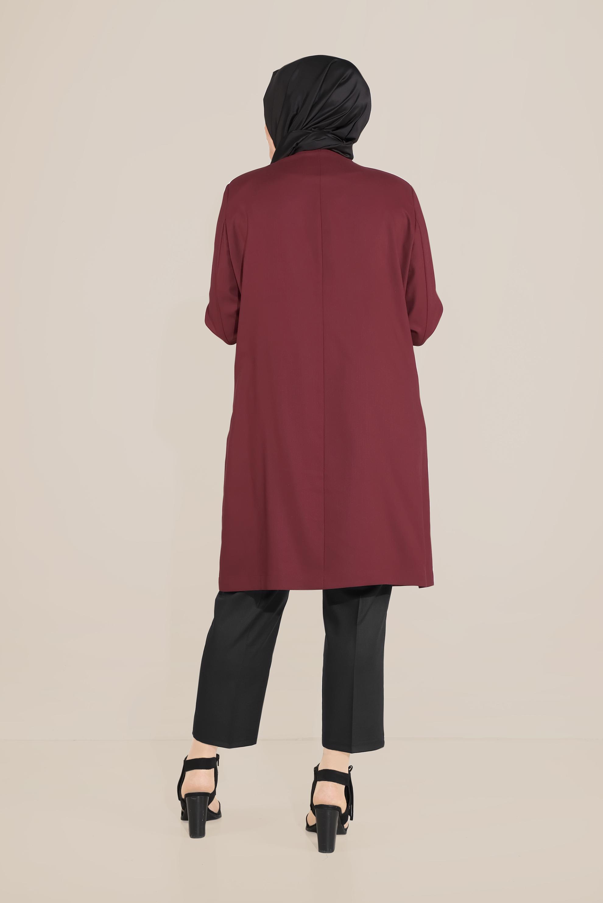 Vêtements hijab ROUGE BORDEAUX IMPERMÉABLE À COL ROND ET APPLIQUÉ DES BRODERIES 10232