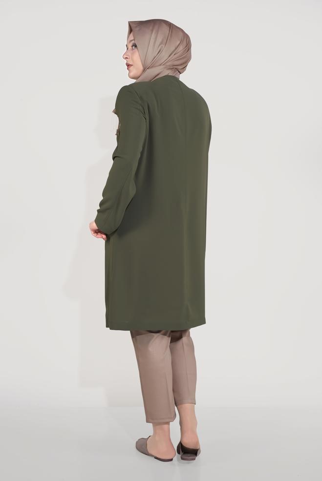 Tesettür giyim HAKİ NAKIŞ DETAYLI DÜĞMELİ TRENÇKOT 10234 - ALVİNA