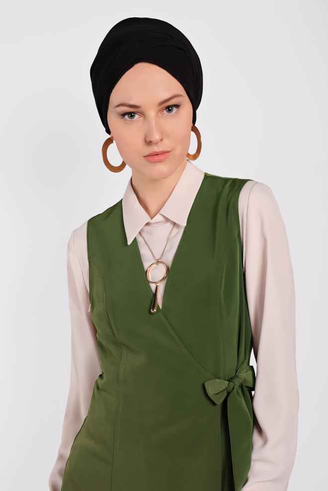 Tesettür giyim HAKİ YANDAN BAĞCIKLI PİLELİ YELEK 4249 - ALVİNA