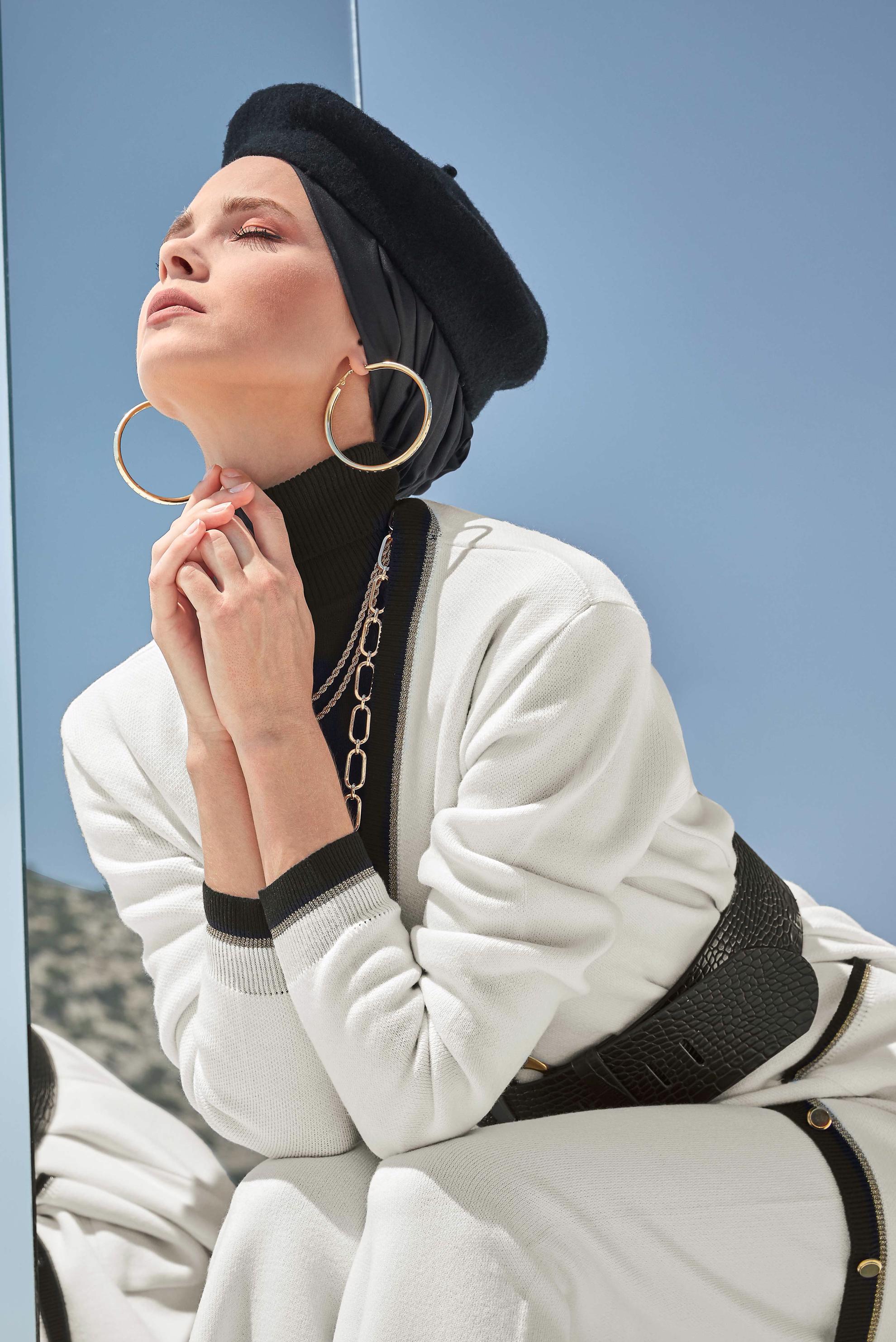 Tesettür giyim BEJ SİMLİ CEPLİ TRİKO CEKET 40281