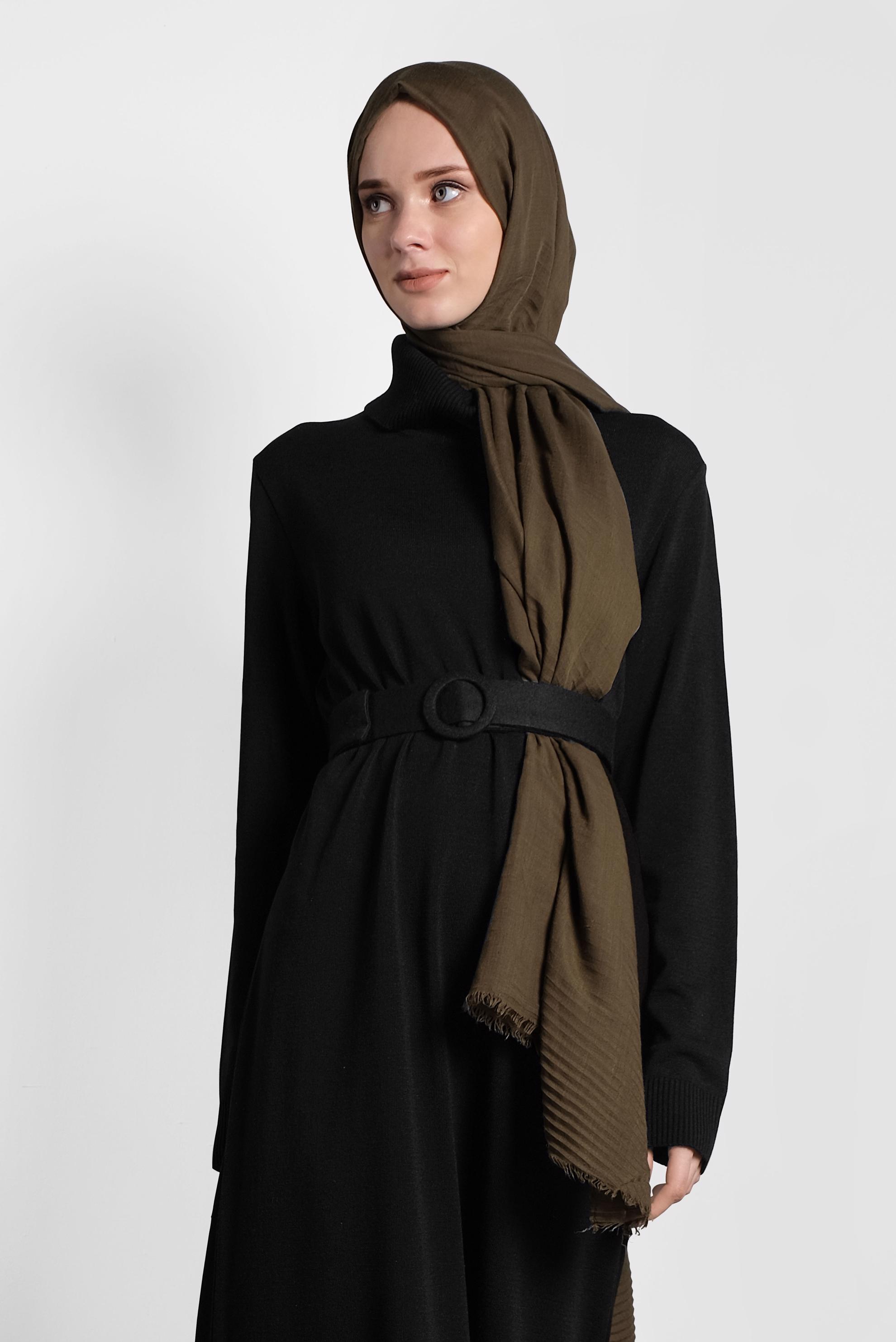 Tesettür giyim SİYAH BOĞAZLI TRİKO ELBİSE 40024 