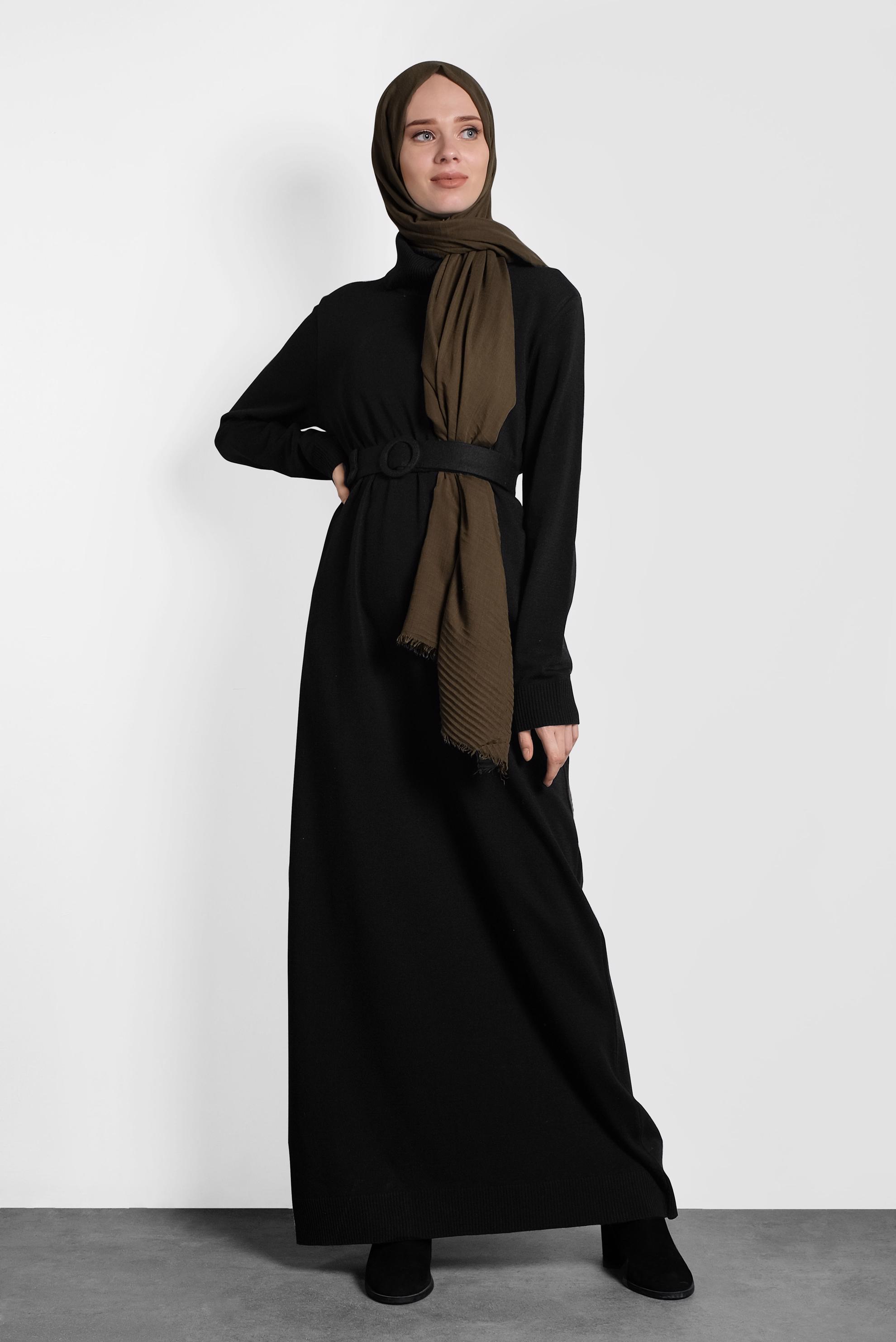 Tesettür giyim SİYAH BOĞAZLI TRİKO ELBİSE 40024 