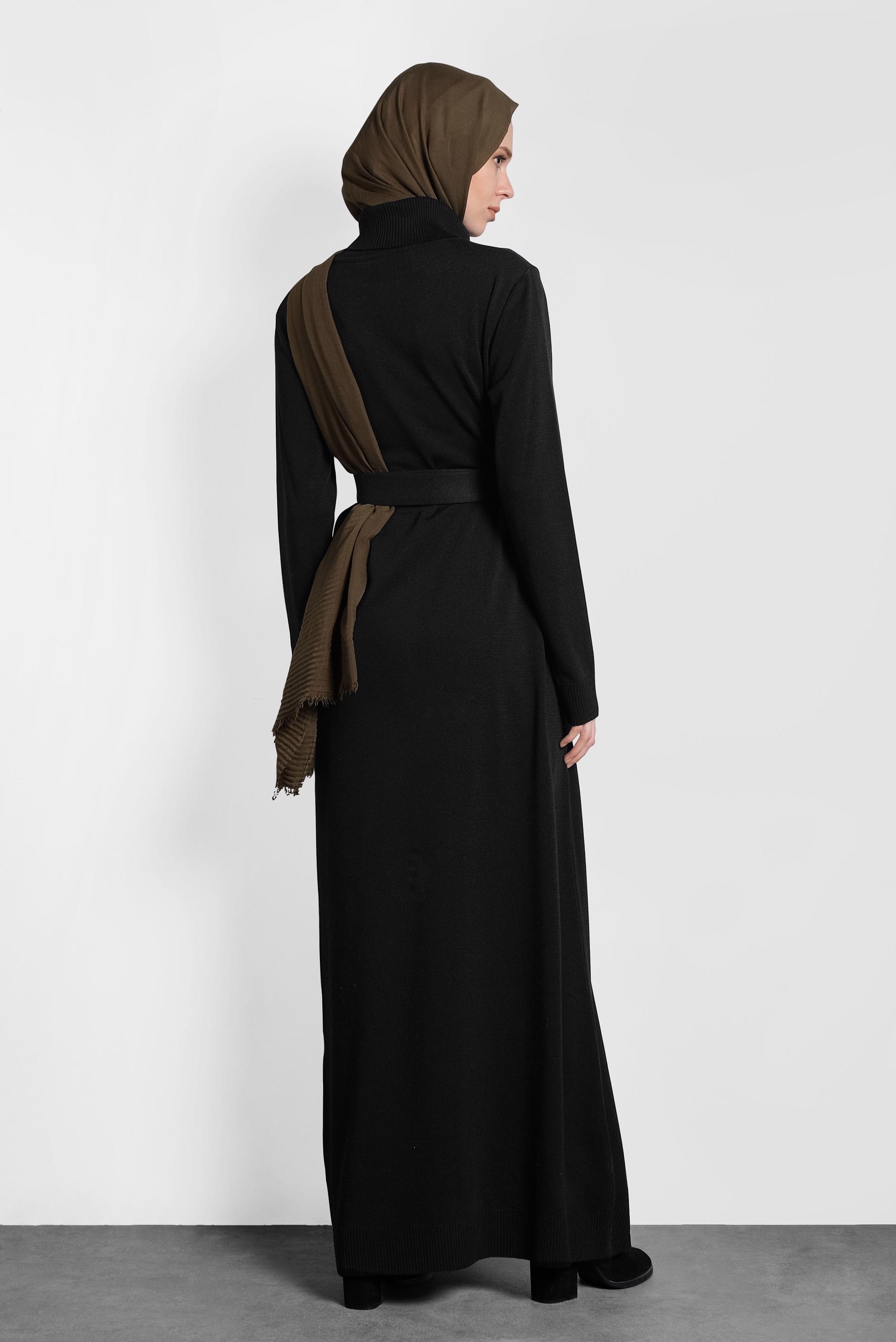 Tesettür giyim SİYAH BOĞAZLI TRİKO ELBİSE 40024 