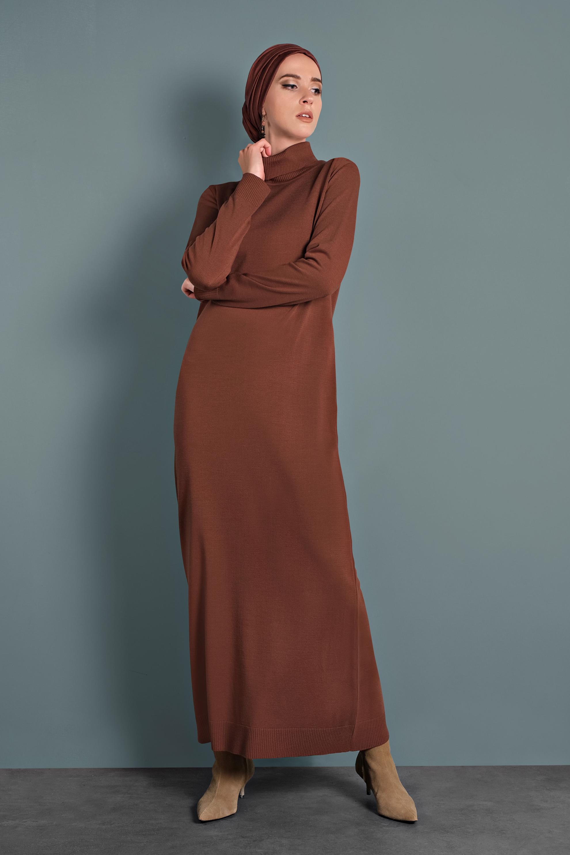Tesettür giyim KAHVE BOĞAZLI TRİKO ELBİSE 40024 