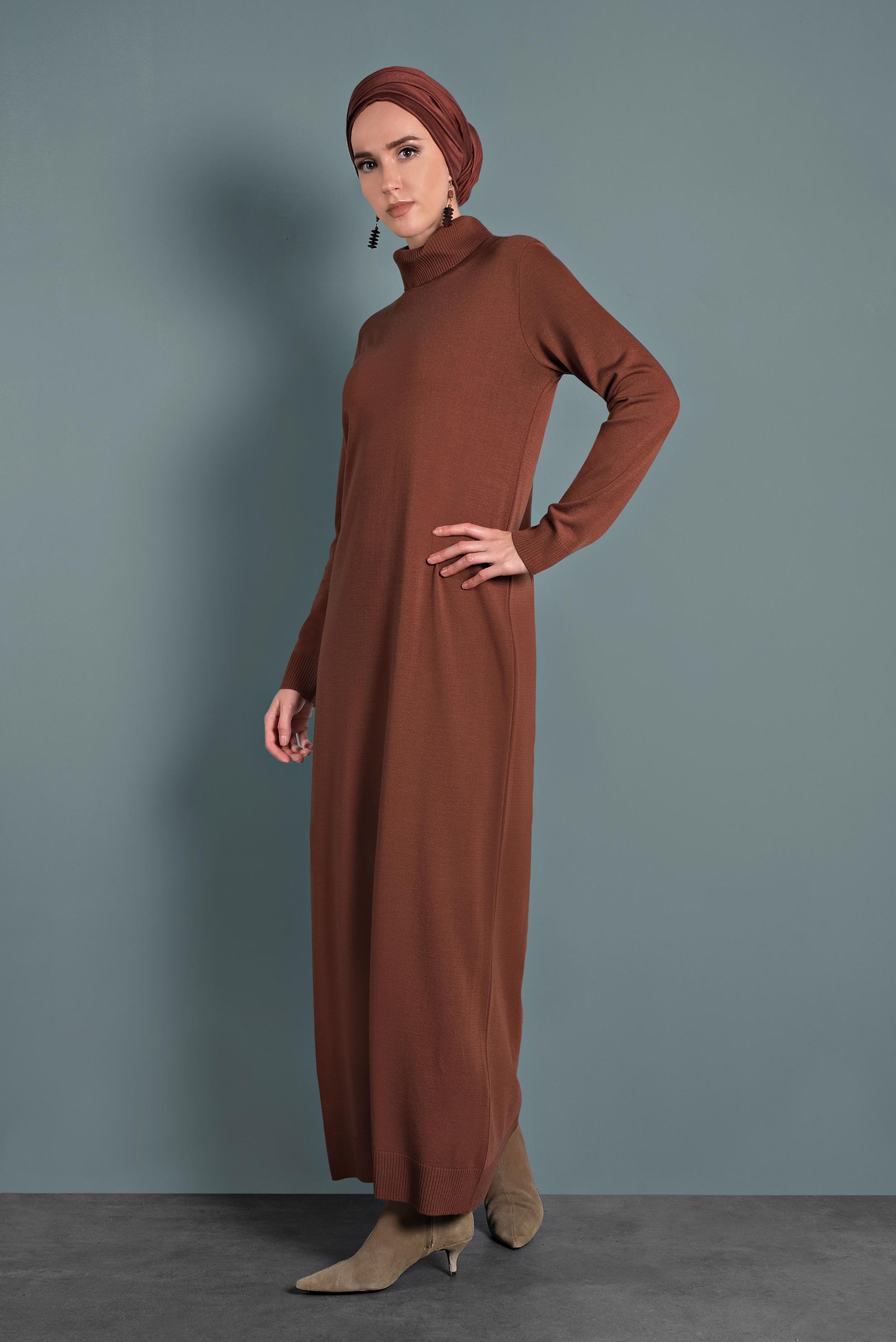 Tesettür giyim KAHVE BOĞAZLI TRİKO ELBİSE 40024 
