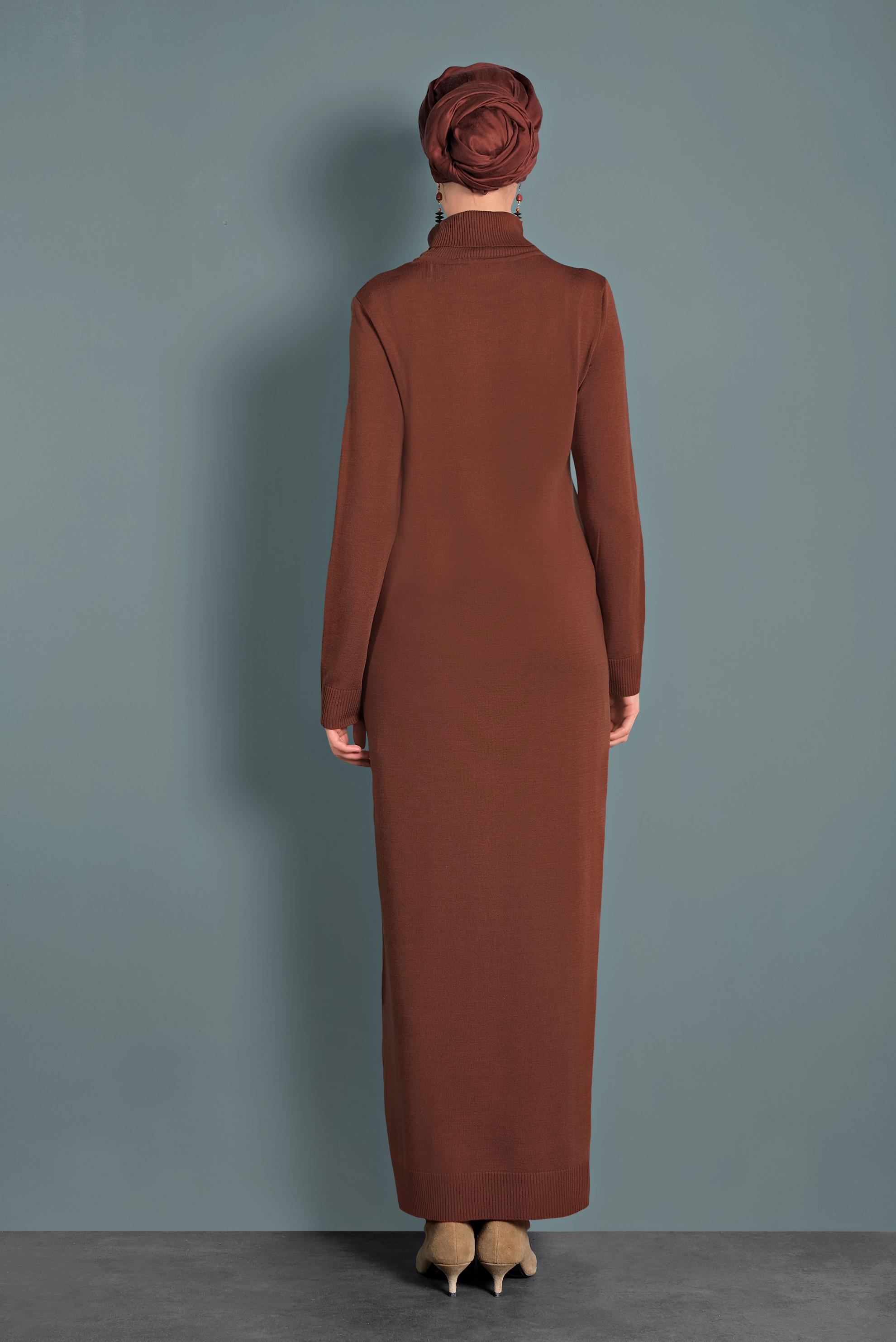 Tesettür giyim KAHVE BOĞAZLI TRİKO ELBİSE 40024 