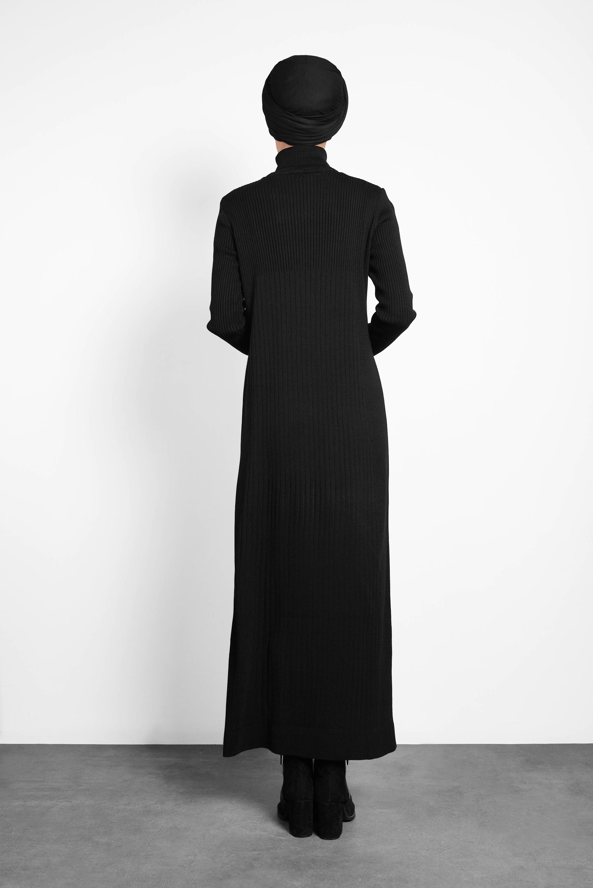 Tesettür giyim SİYAH BALIKÇI YAKA FİTİLLİ TRİKO ELBİSE 40075