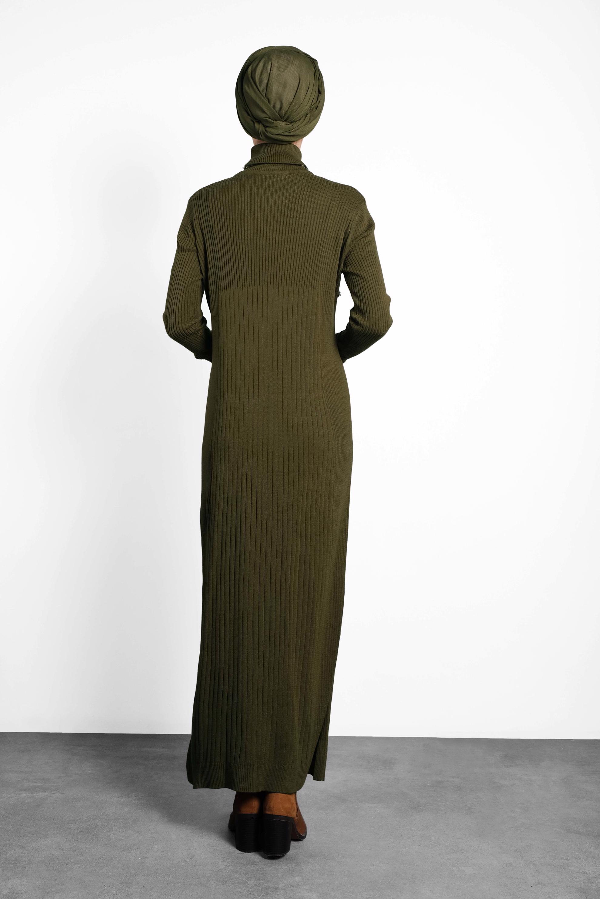 Tesettür giyim HAKİ BALIKÇI YAKA FİTİLLİ TRİKO ELBİSE 40075