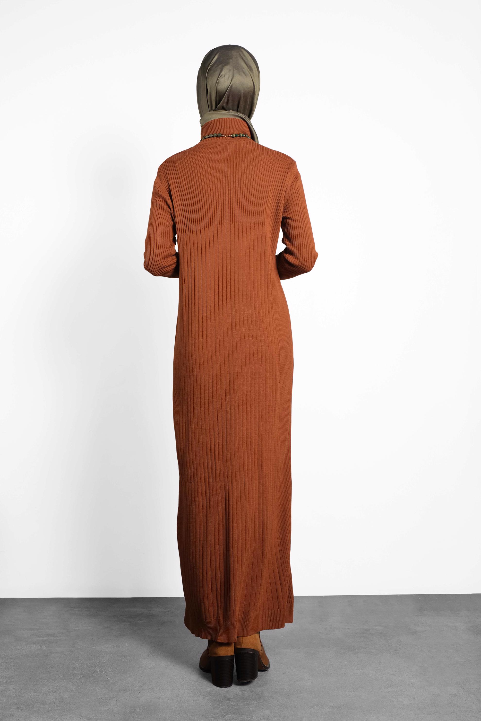 Tesettür giyim TURUNCU BALIKÇI YAKA FİTİLLİ TRİKO ELBİSE 40075