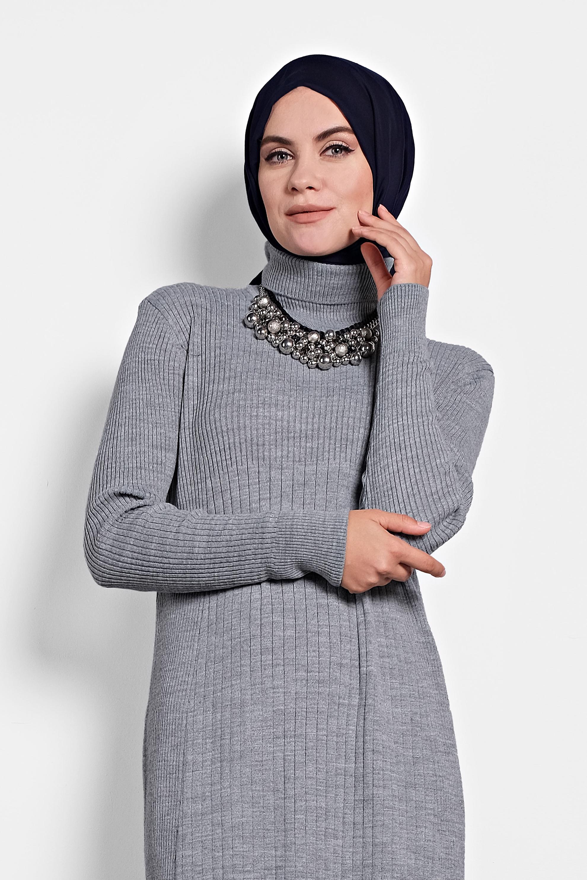 Tesettür giyim GRİ BALIKÇI YAKA FİTİLLİ TRİKO ELBİSE 40075