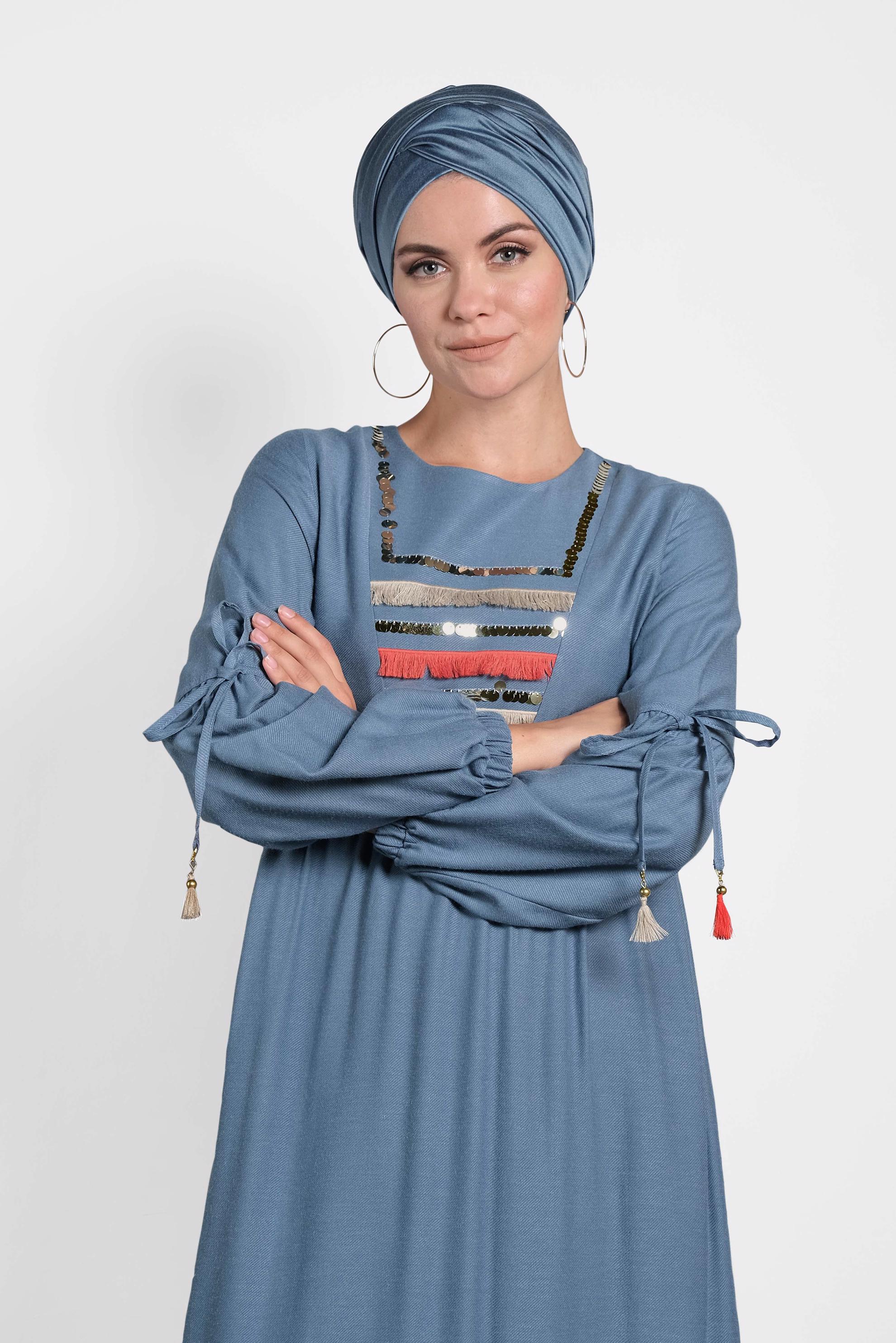 Tesettür giyim MAVİ PUL İŞLEMELİ KOLLARI BAĞCIKLI ELBİSE 40118 