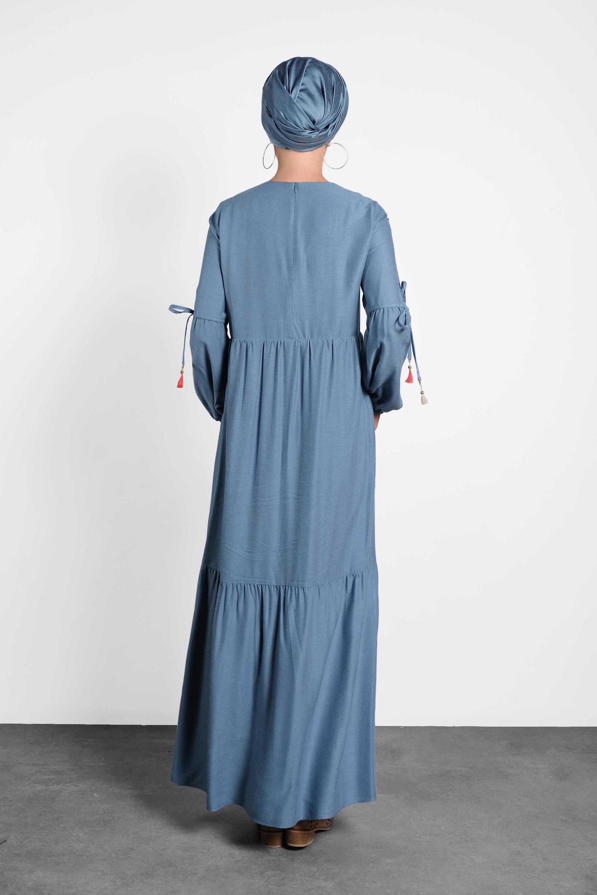 Tesettür giyim MAVİ PUL İŞLEMELİ KOLLARI BAĞCIKLI ELBİSE 40118 