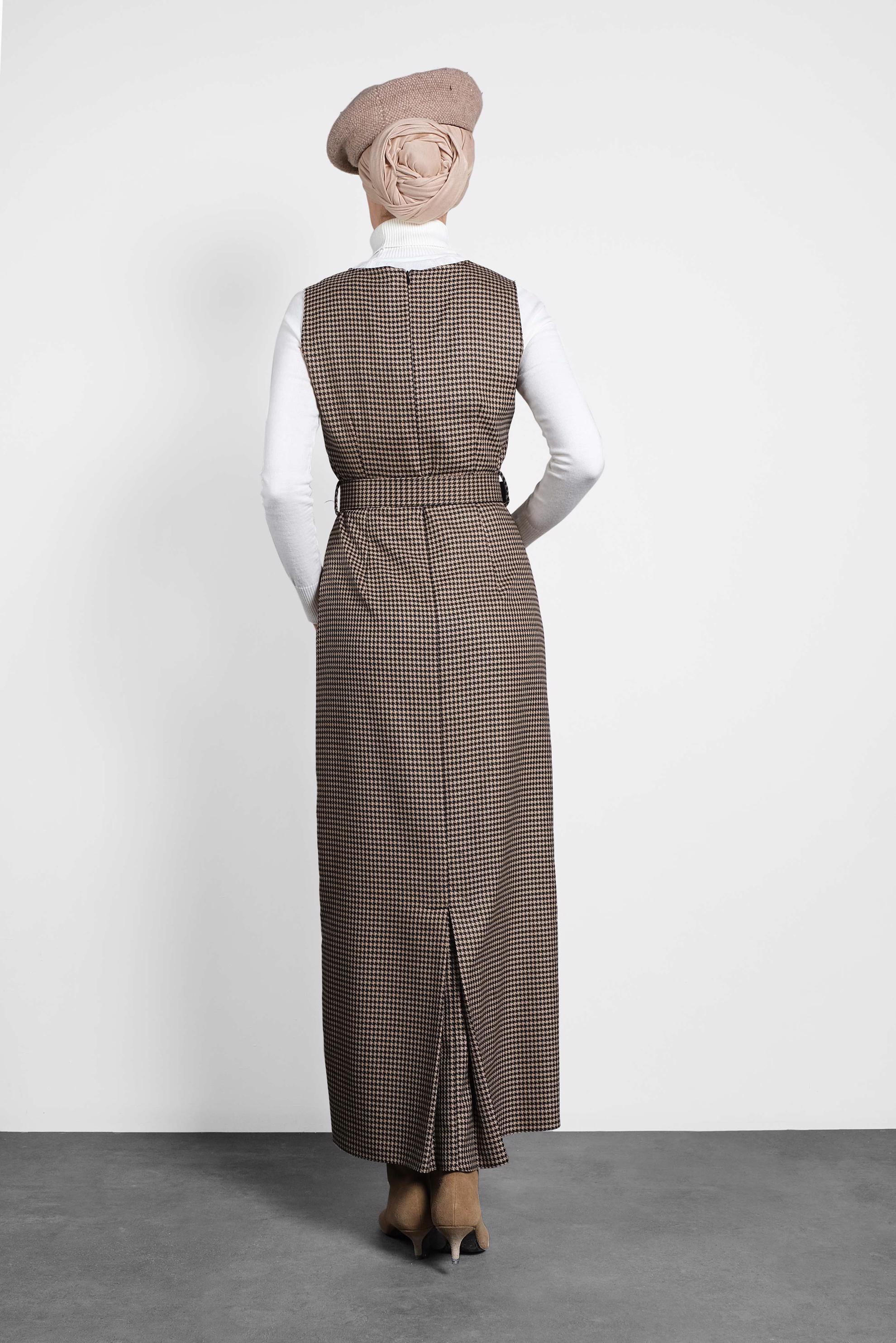 Tesettür giyim SİYAH DÜĞMELİ KEMERLİ KAZAYAĞI DESEN ELBİSE 40126 