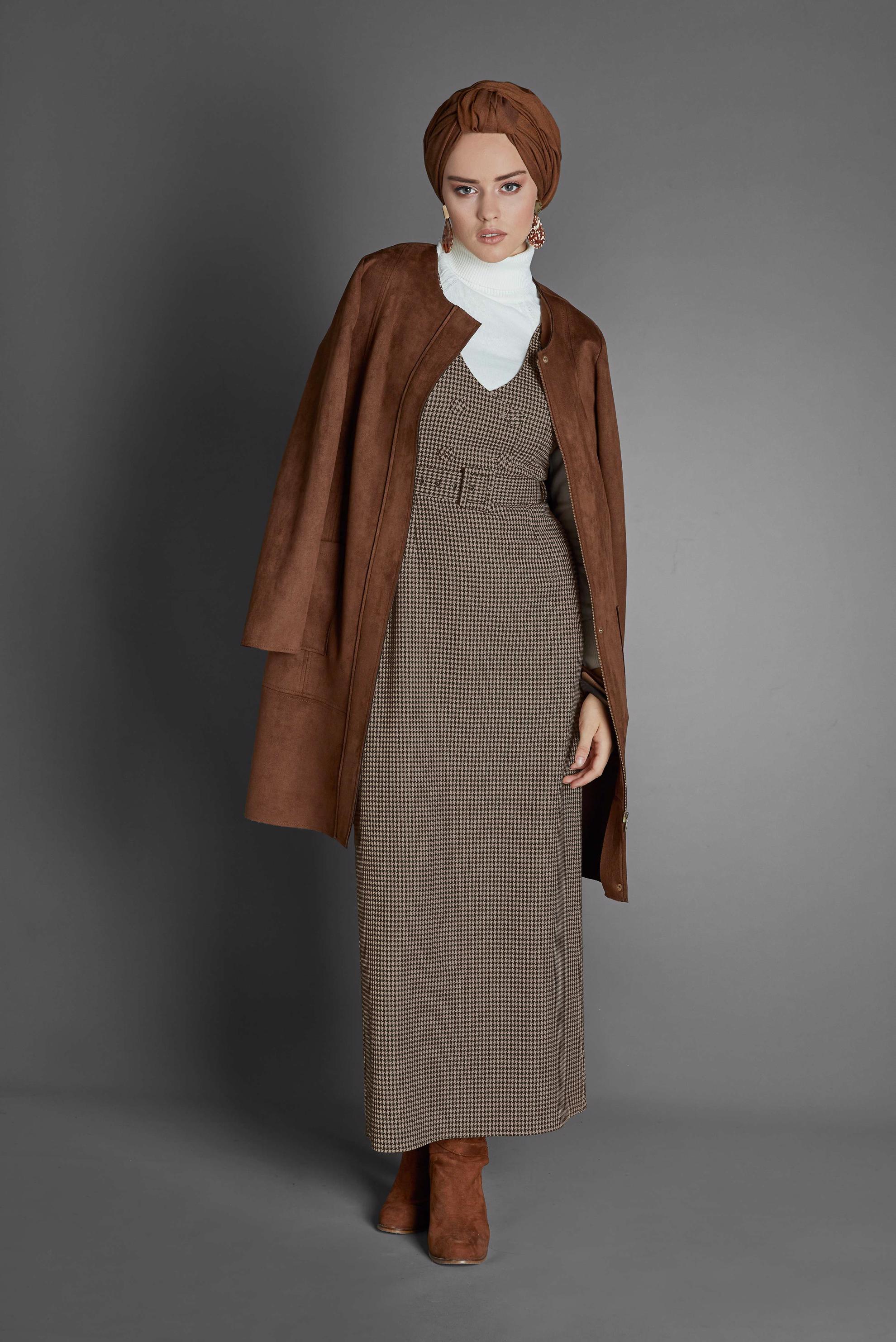 Tesettür giyim BEJ DÜĞMELİ KEMERLİ KAZAYAĞI DESEN ELBİSE 40126 