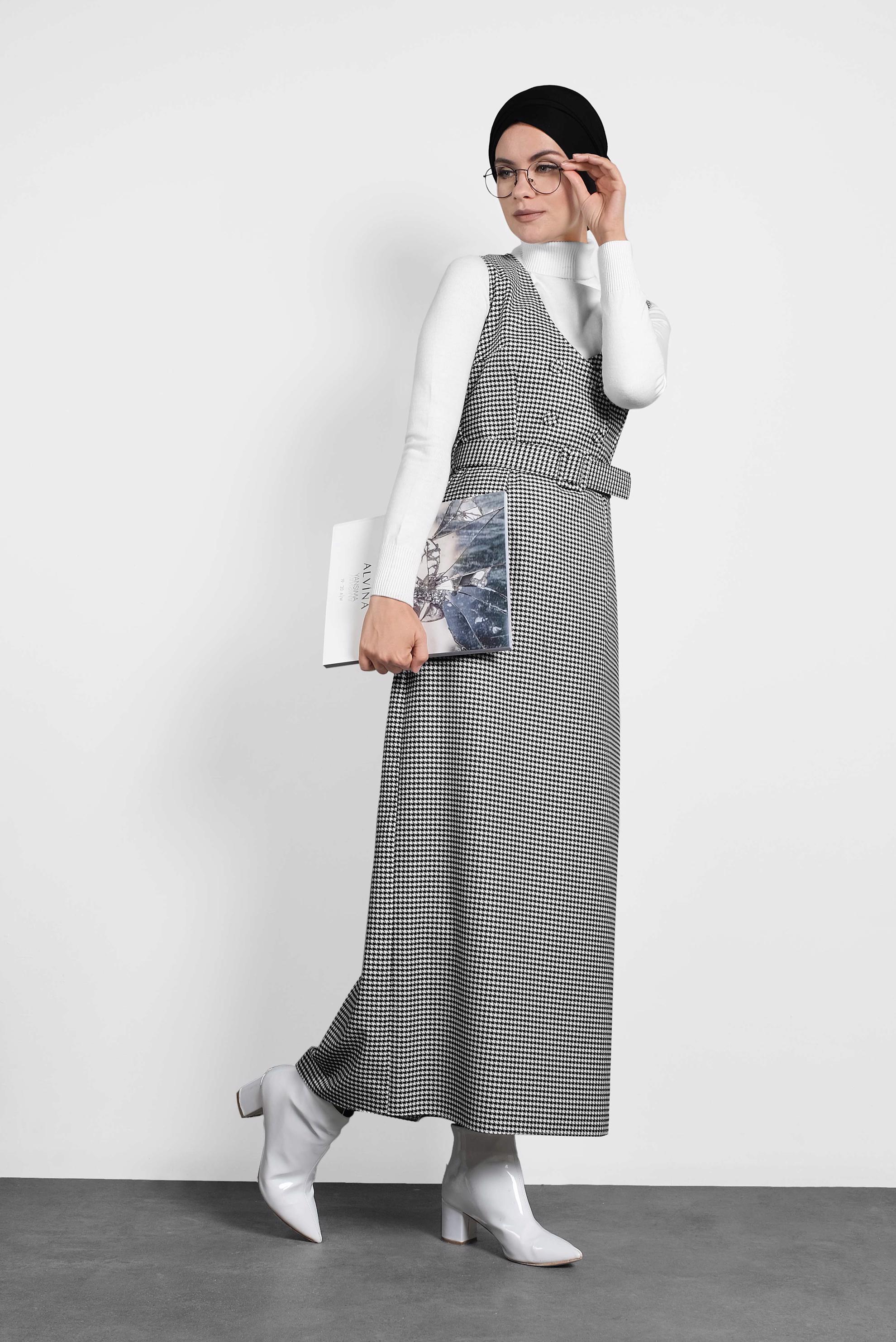 Tesettür giyim SİYAH DÜĞMELİ KEMERLİ KAZAYAĞI DESEN ELBİSE 40126 