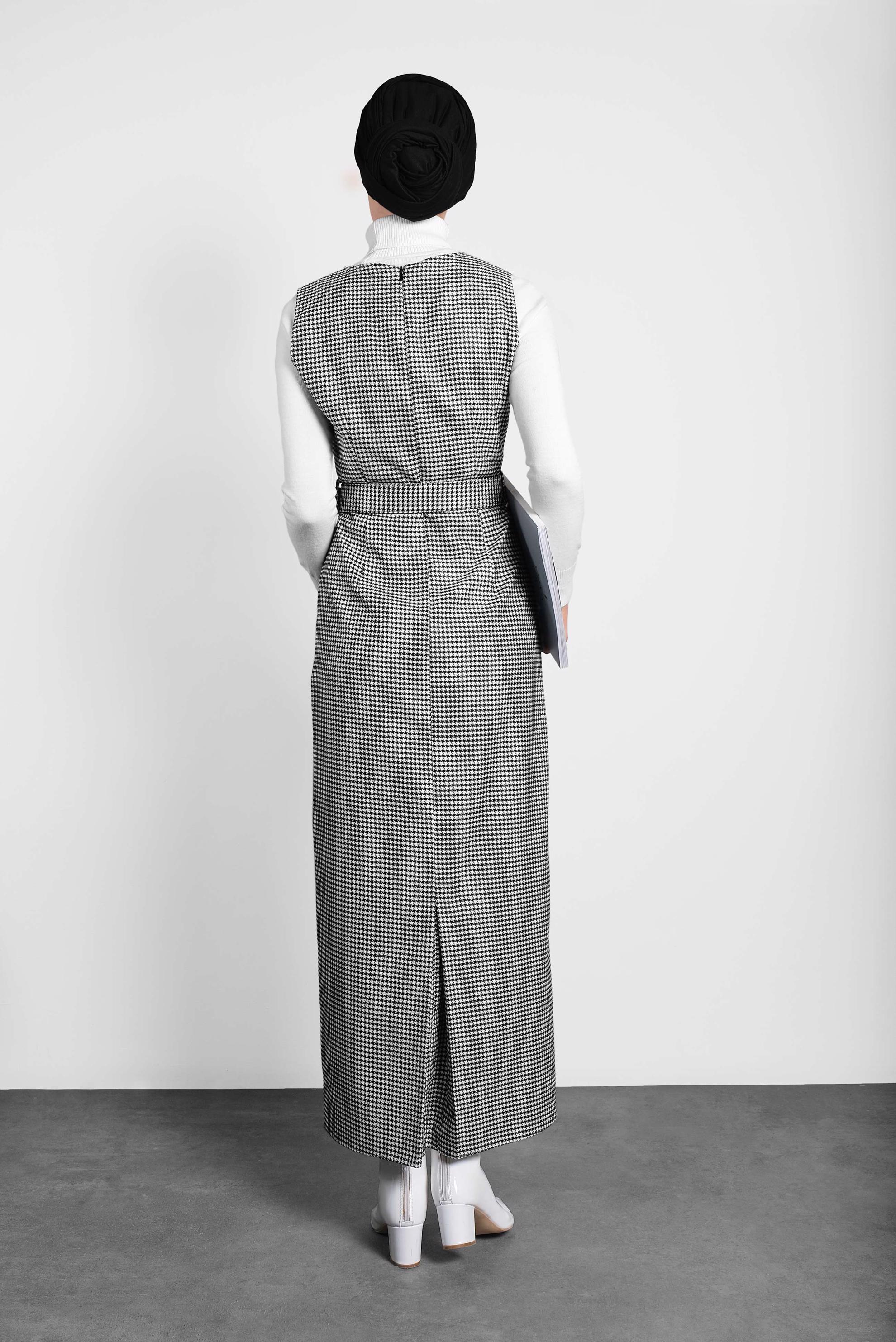 Tesettür giyim SİYAH DÜĞMELİ KEMERLİ KAZAYAĞI DESEN ELBİSE 40126 