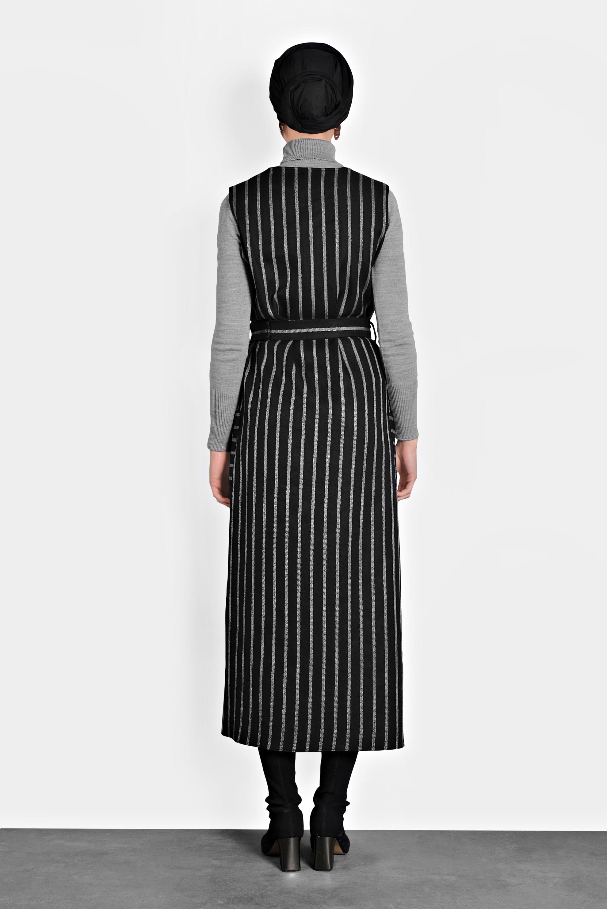 Tesettür giyim SİYAH ÇİZGİLİ DÜĞMELİ ELBİSE 40127