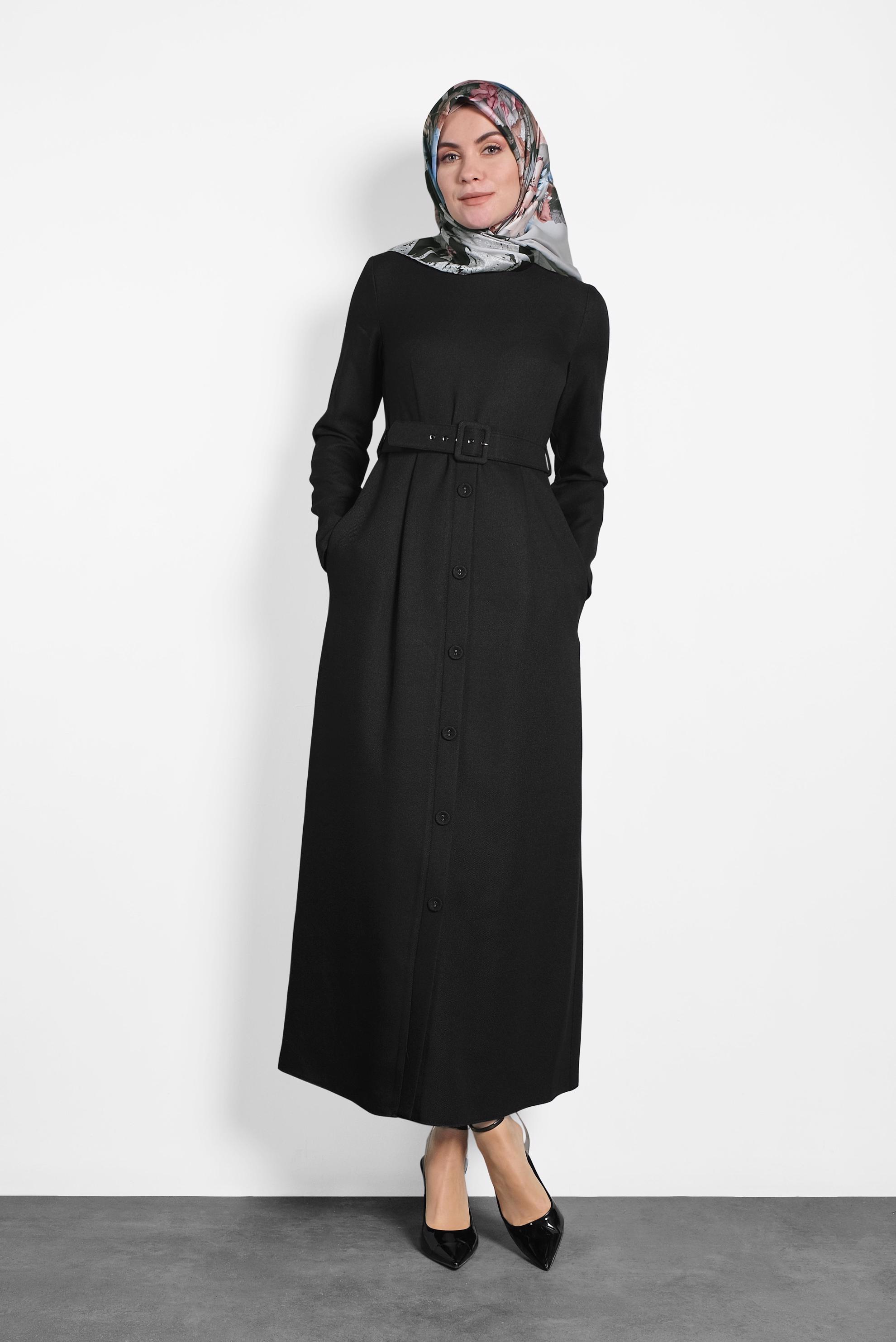 Tesettür giyim SİYAH KEMERLİ DÜĞMELİ ELBİSE 40134	