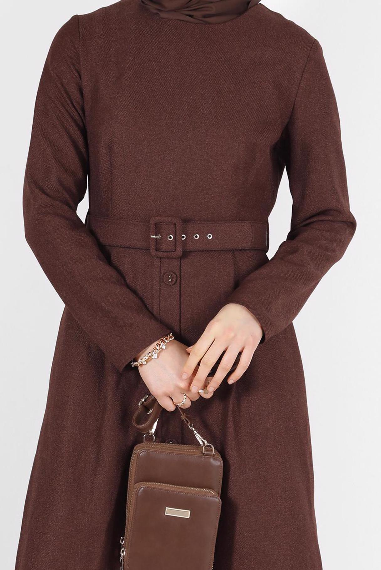 Tesettür giyim KAHVE KEMERLİ DÜĞMELİ ELBİSE 40134	