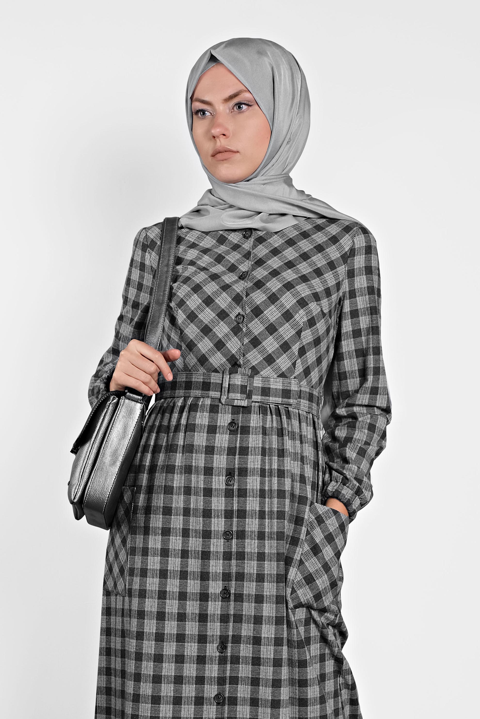 Tesettür giyim SİYAH PAMUKLU KEMERLİ EKOSE DESEN  ELBİSE 40177 