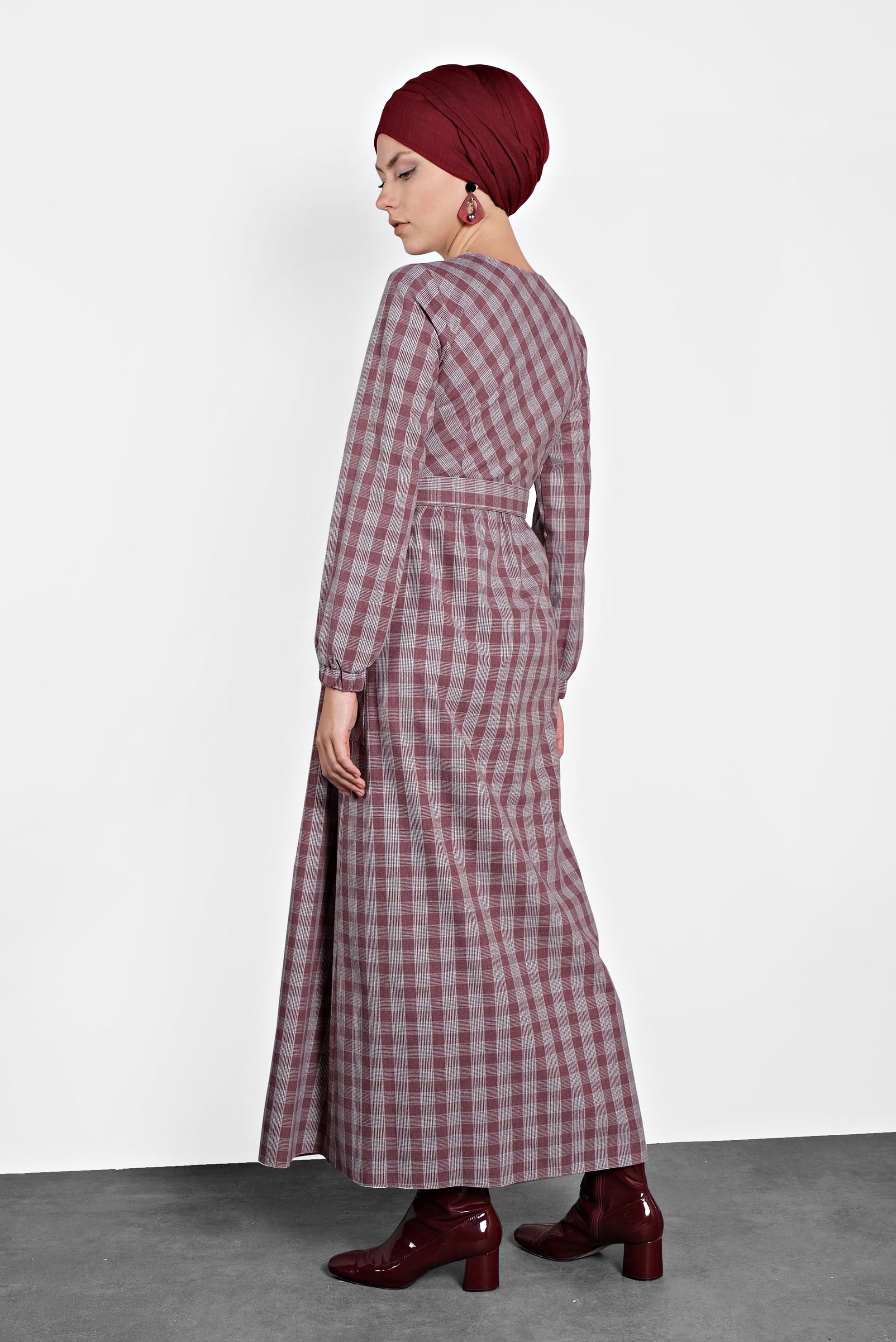 Tesettür giyim BORDO PAMUKLU KEMERLİ EKOSE DESEN  ELBİSE 40177 