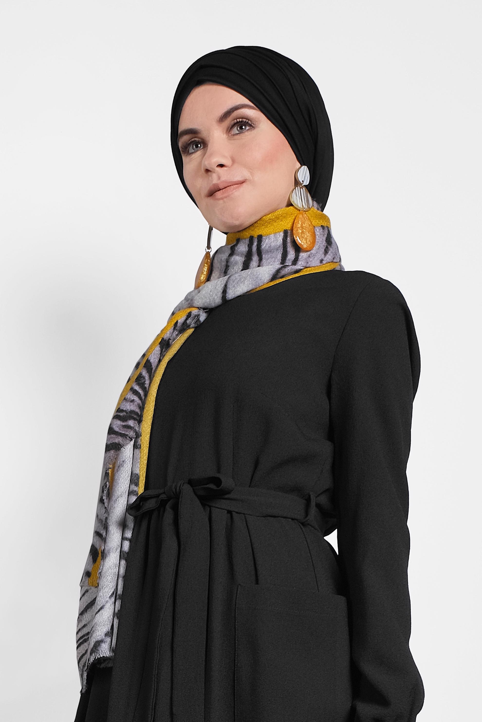 Tesettür giyim SİYAH KUŞAKLI VOLANLI ELBİSE 40178 