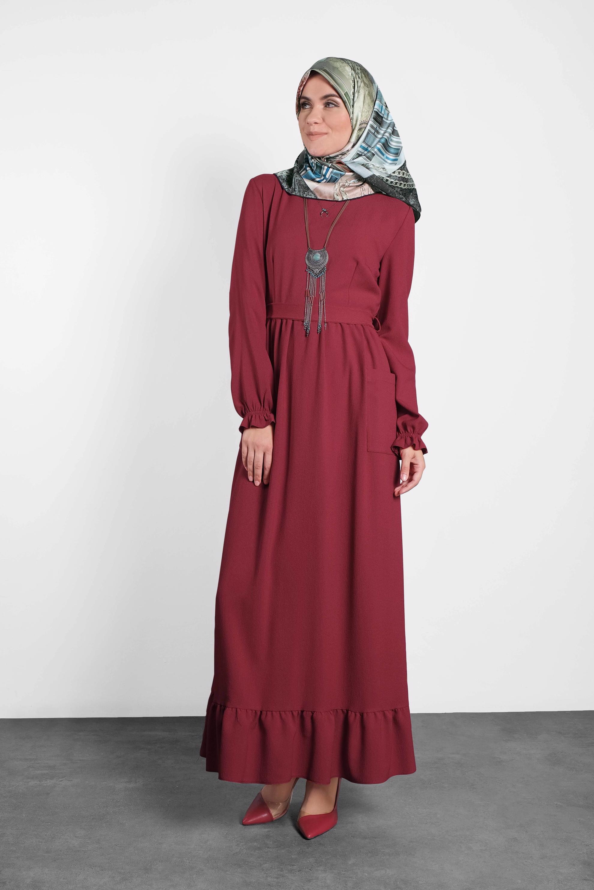 Tesettür giyim BORDO KUŞAKLI VOLANLI ELBİSE 40178 