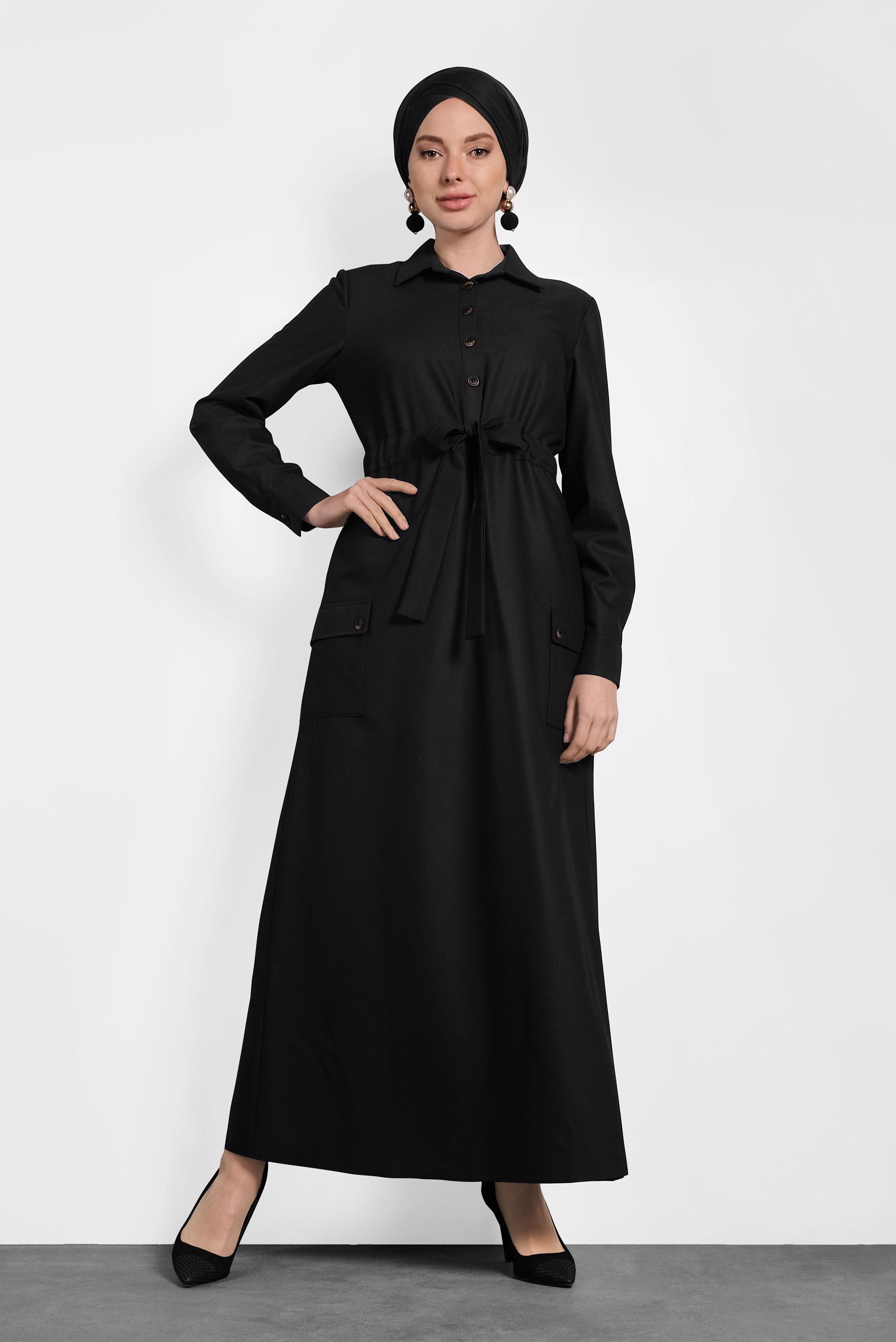 Tesettür giyim SİYAH DÜĞMELİ BELDEN BAĞLAMALI ELBİSE 40194 