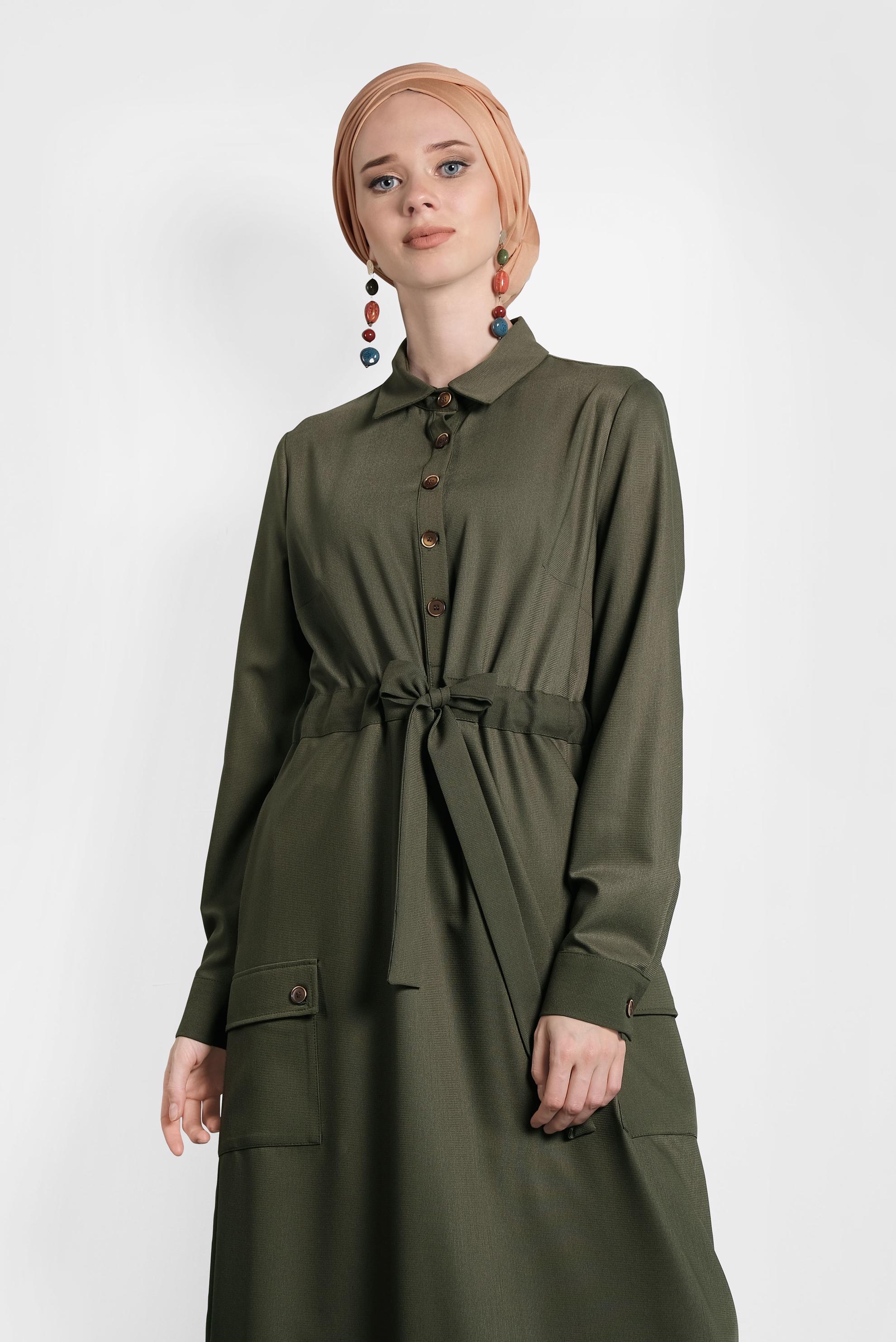 Tesettür giyim HAKİ DÜĞMELİ BELDEN BAĞLAMALI ELBİSE 40194 