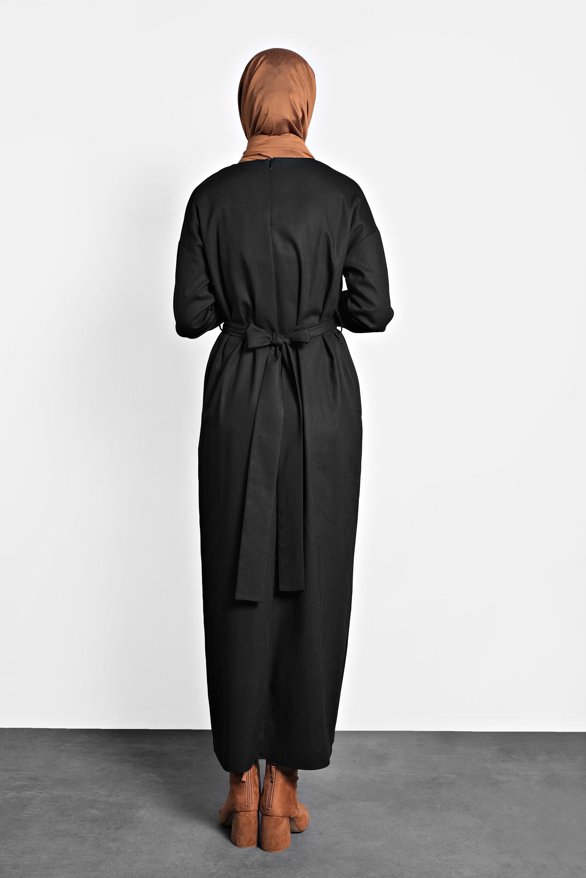 Tesettür giyim SİYAH ARKADAN KUŞAKLI FERMUARLI ELBİSE 40195