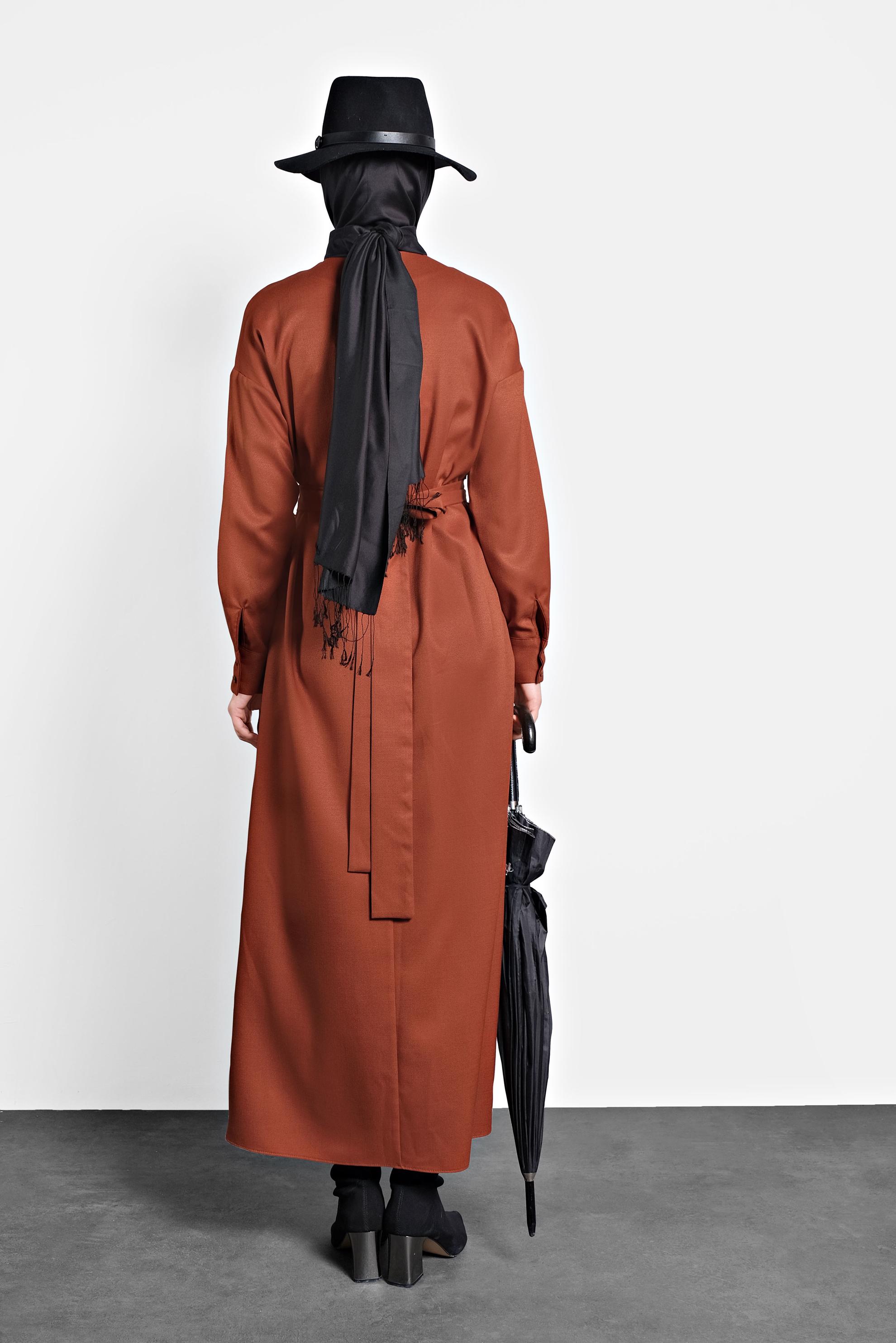 Tesettür giyim TURUNCU ARKADAN KUŞAKLI FERMUARLI ELBİSE 40195