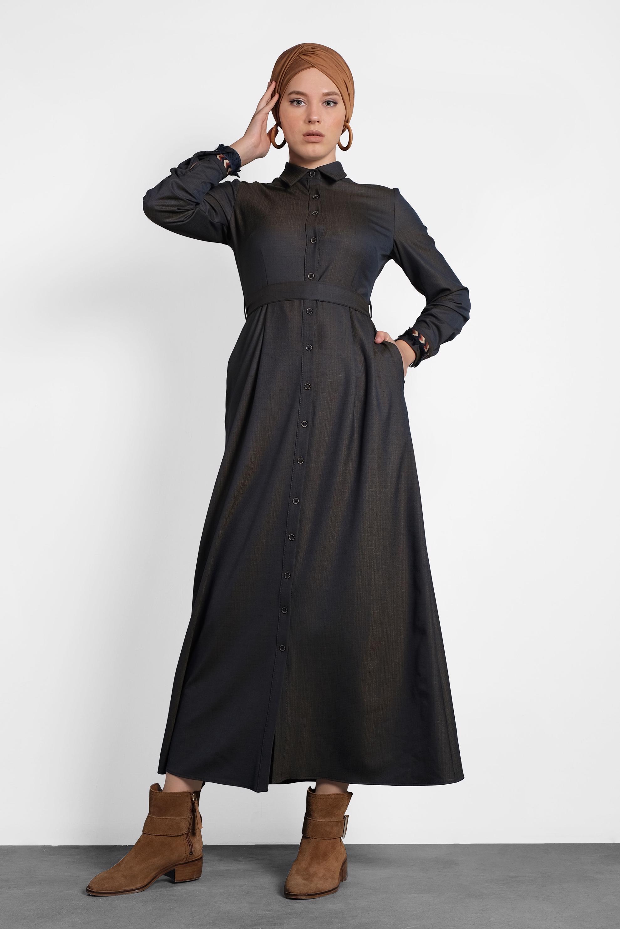 Tesettür giyim LACİVERT BOYDAN DÜĞMELİ KUŞAKLI ELBİSE 40214 