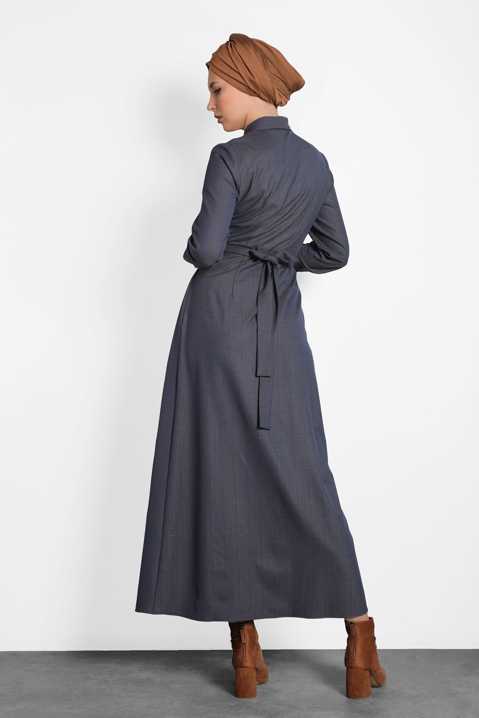 Tesettür giyim MAVİ BOYDAN DÜĞMELİ KUŞAKLI ELBİSE 40214 