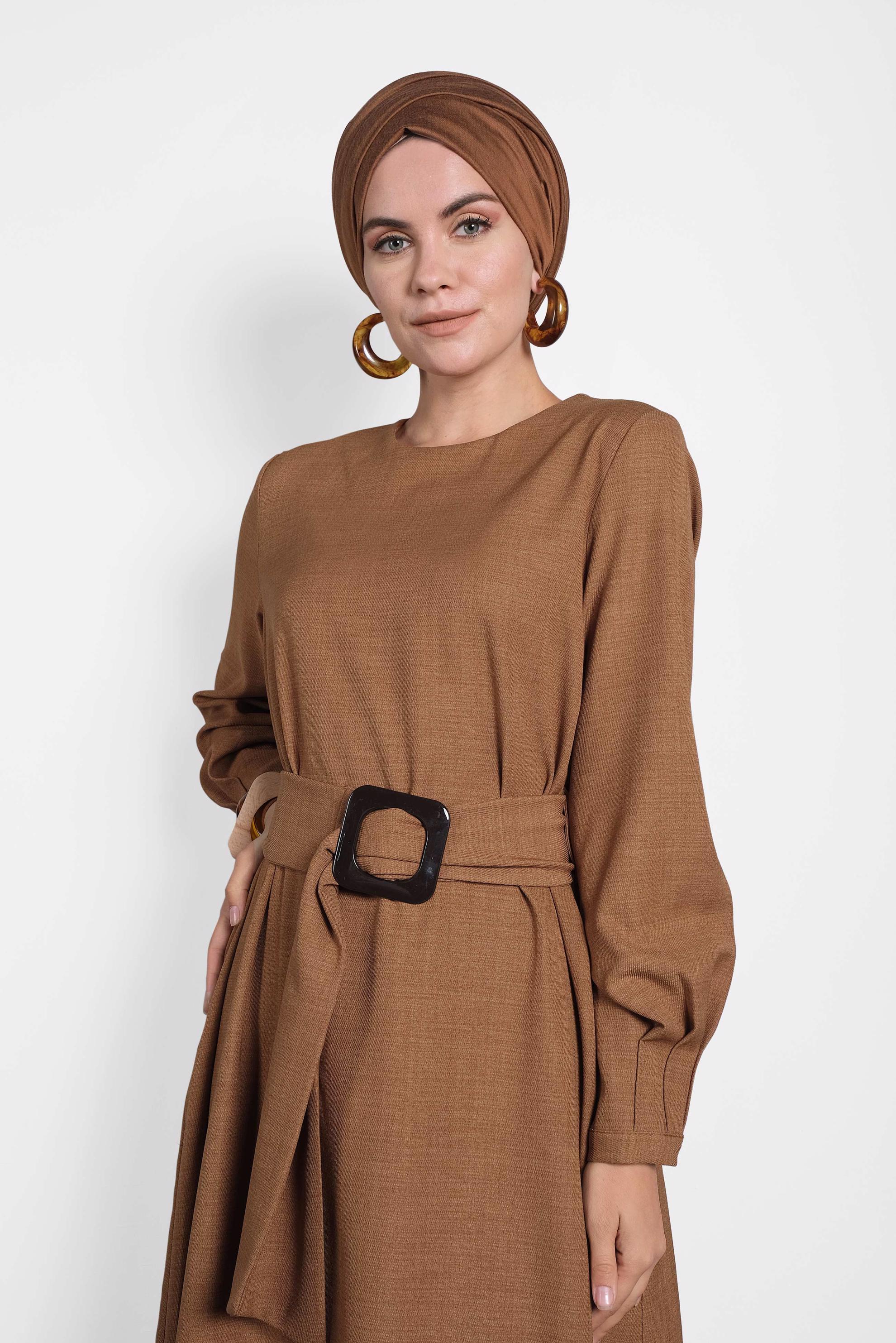 Tesettür giyim TABA KEMERLİ FERMUARLI ELBİSE 40215