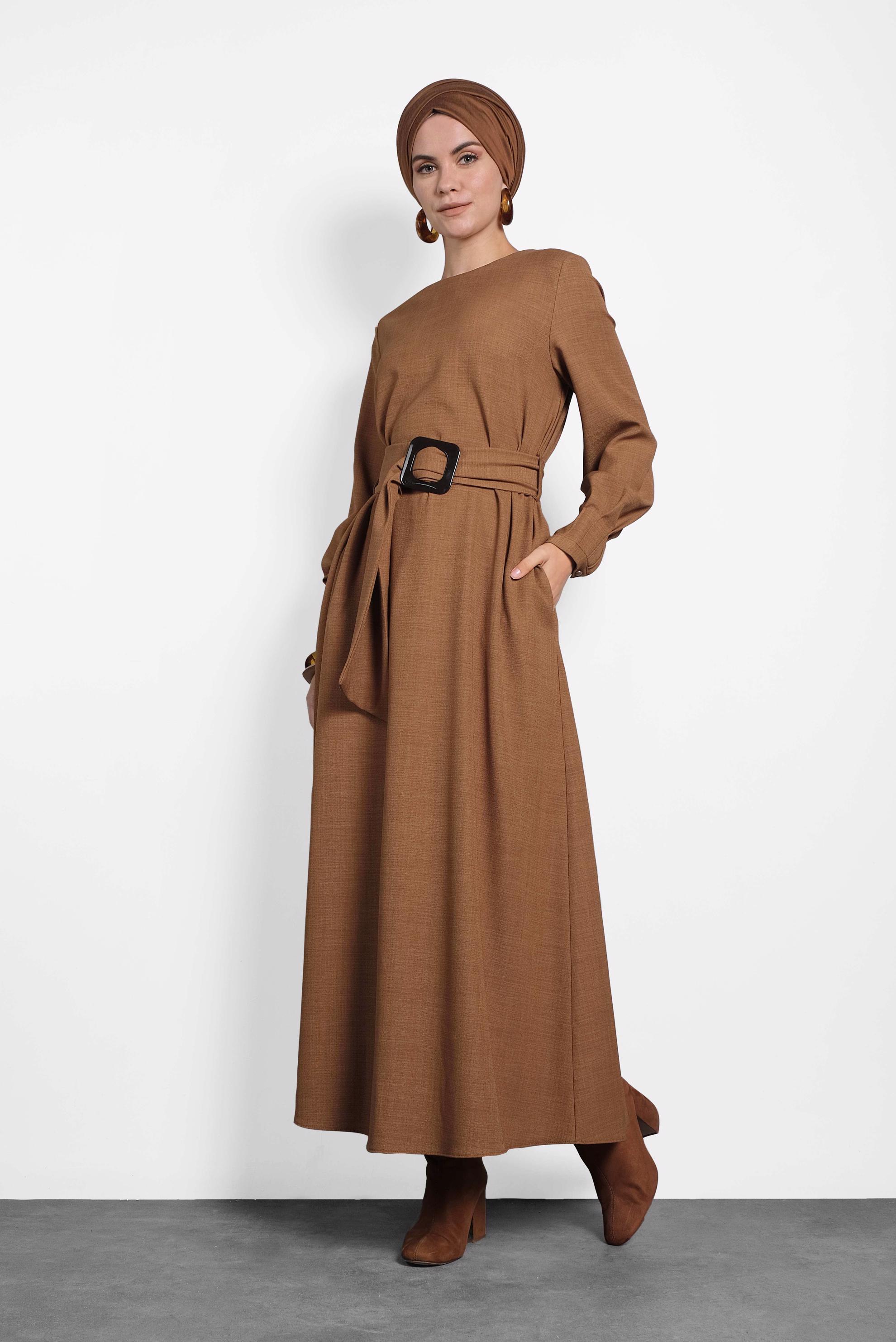 Tesettür giyim TABA KEMERLİ FERMUARLI ELBİSE 40215