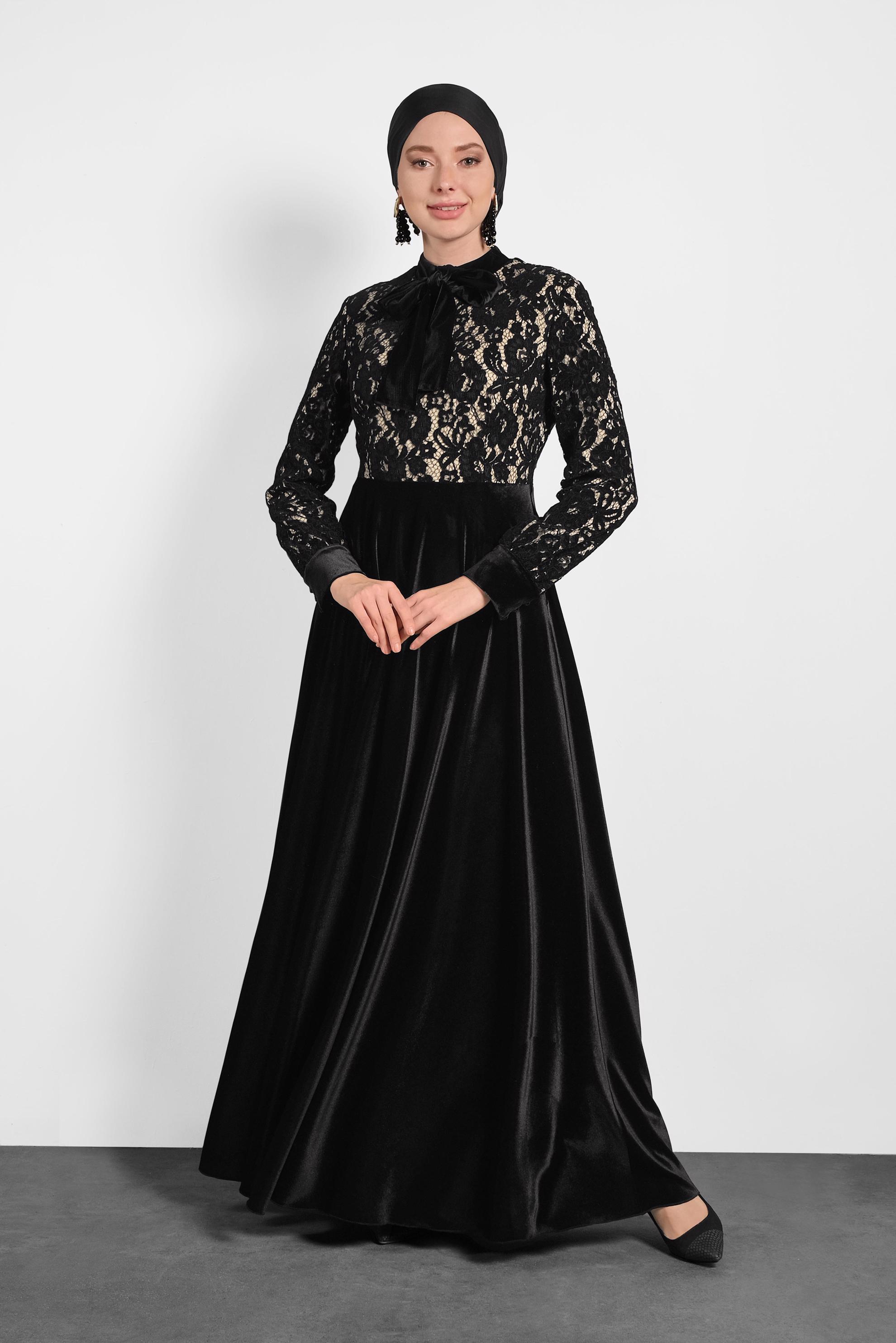 Tesettür giyim SİYAH PARLAK KADİFE GÜPÜRLÜ YAKASI BAĞLI ELBİSE 40239 