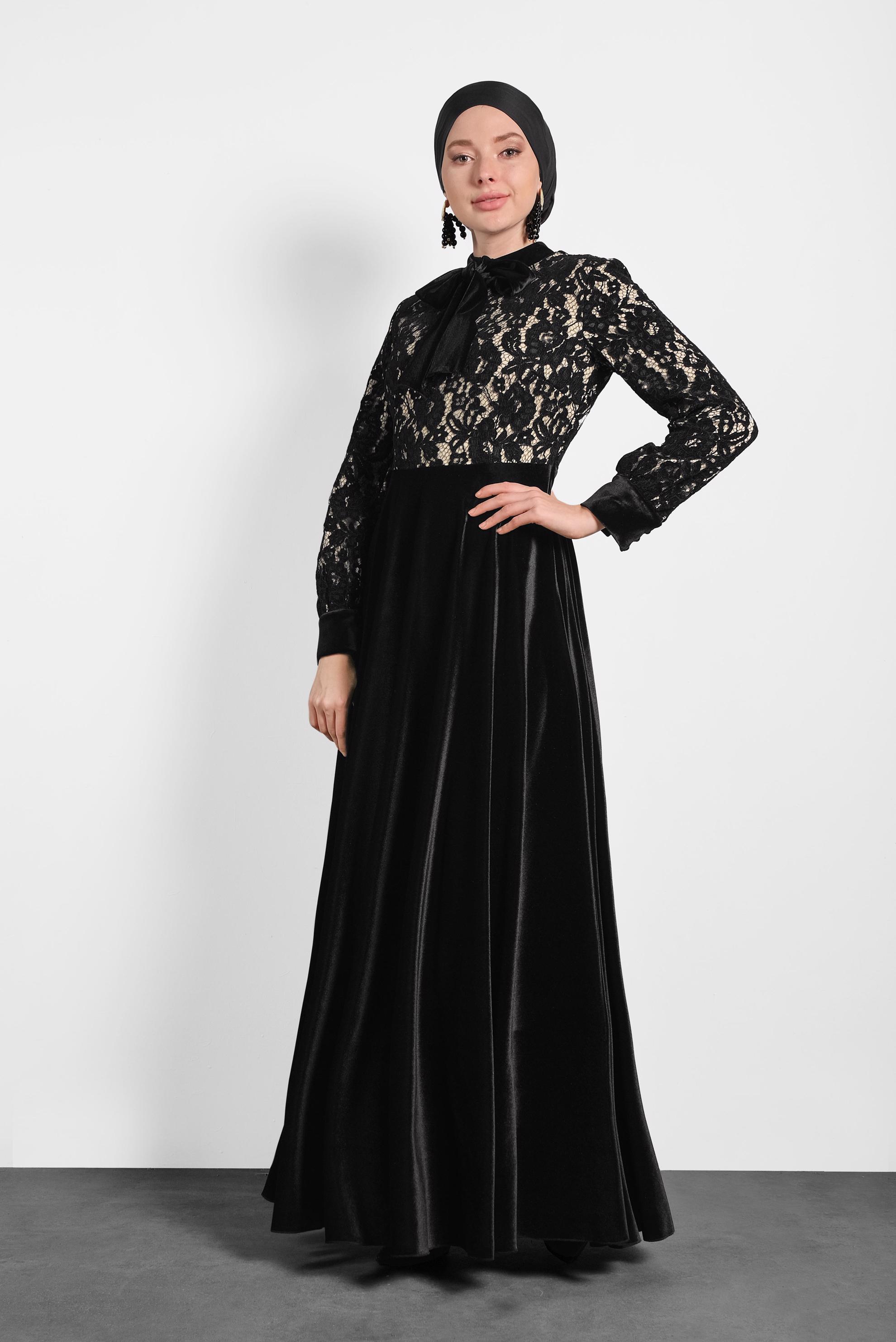 Tesettür giyim SİYAH PARLAK KADİFE GÜPÜRLÜ YAKASI BAĞLI ELBİSE 40239 