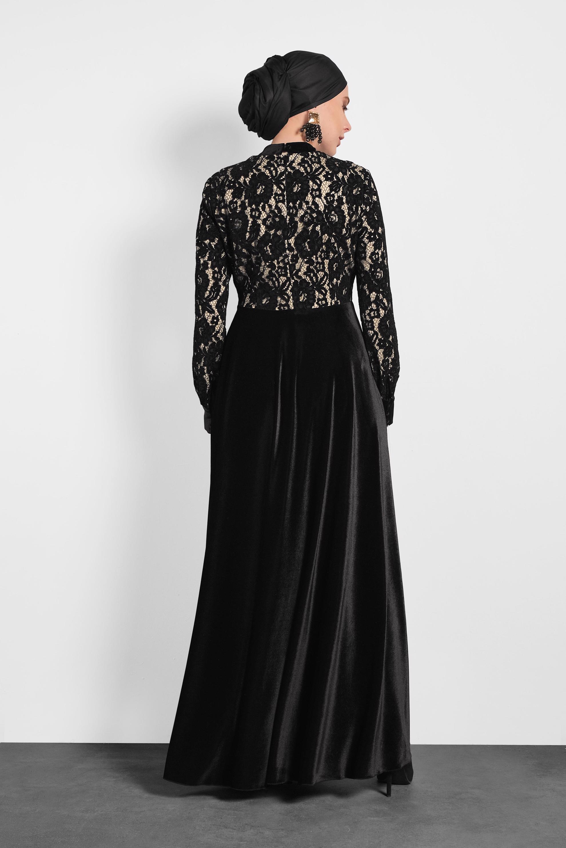 Tesettür giyim SİYAH PARLAK KADİFE GÜPÜRLÜ YAKASI BAĞLI ELBİSE 40239 