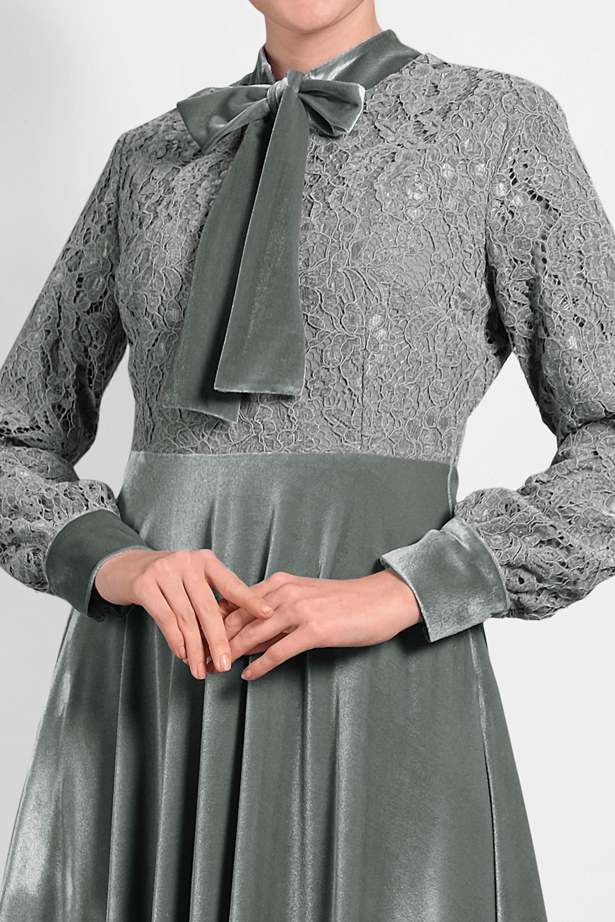 Tesettür giyim GRİ PARLAK KADİFE GÜPÜRLÜ YAKASI BAĞLI ELBİSE 40239 