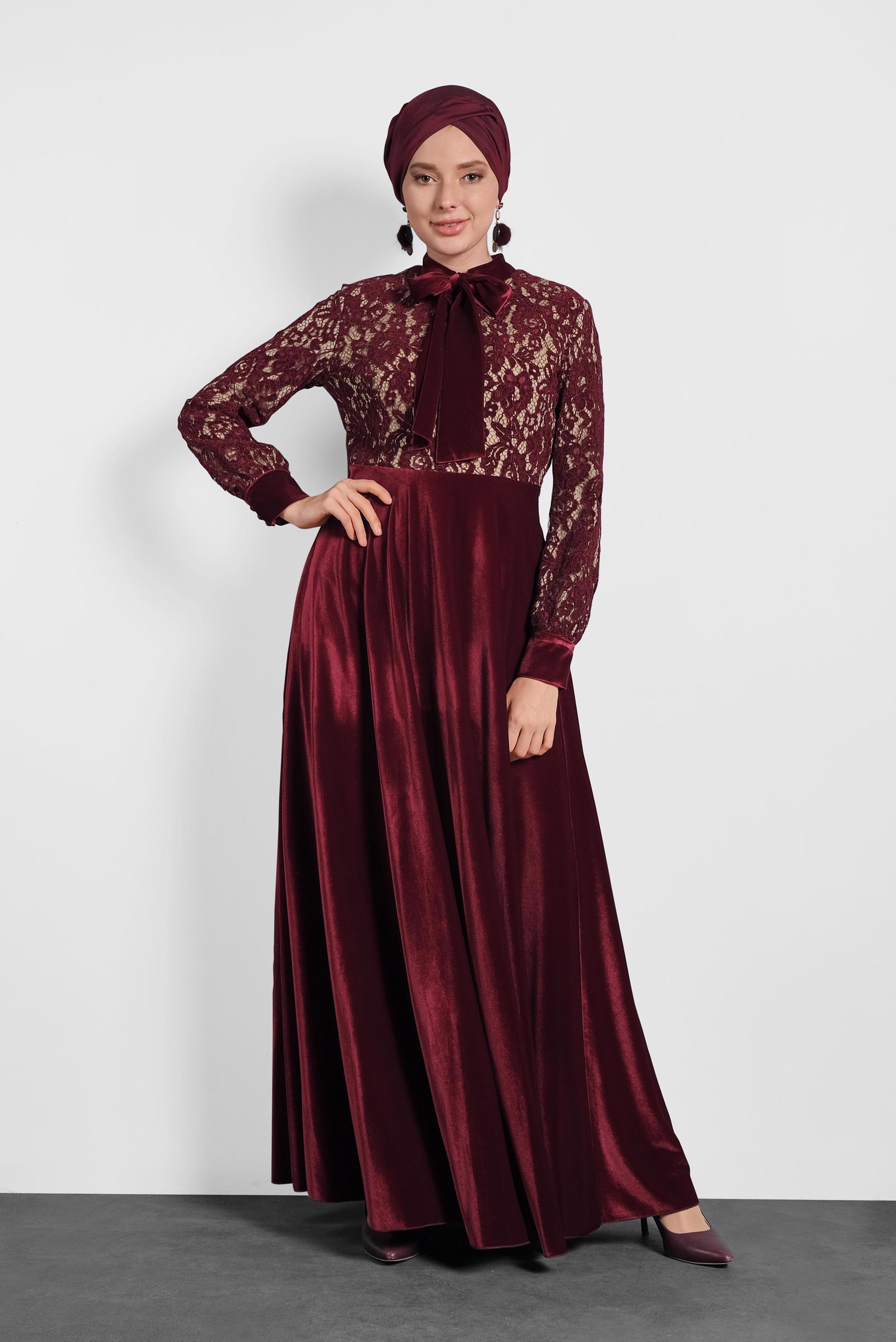 Tesettür giyim BORDO PARLAK KADİFE GÜPÜRLÜ YAKASI BAĞLI ELBİSE 40239 