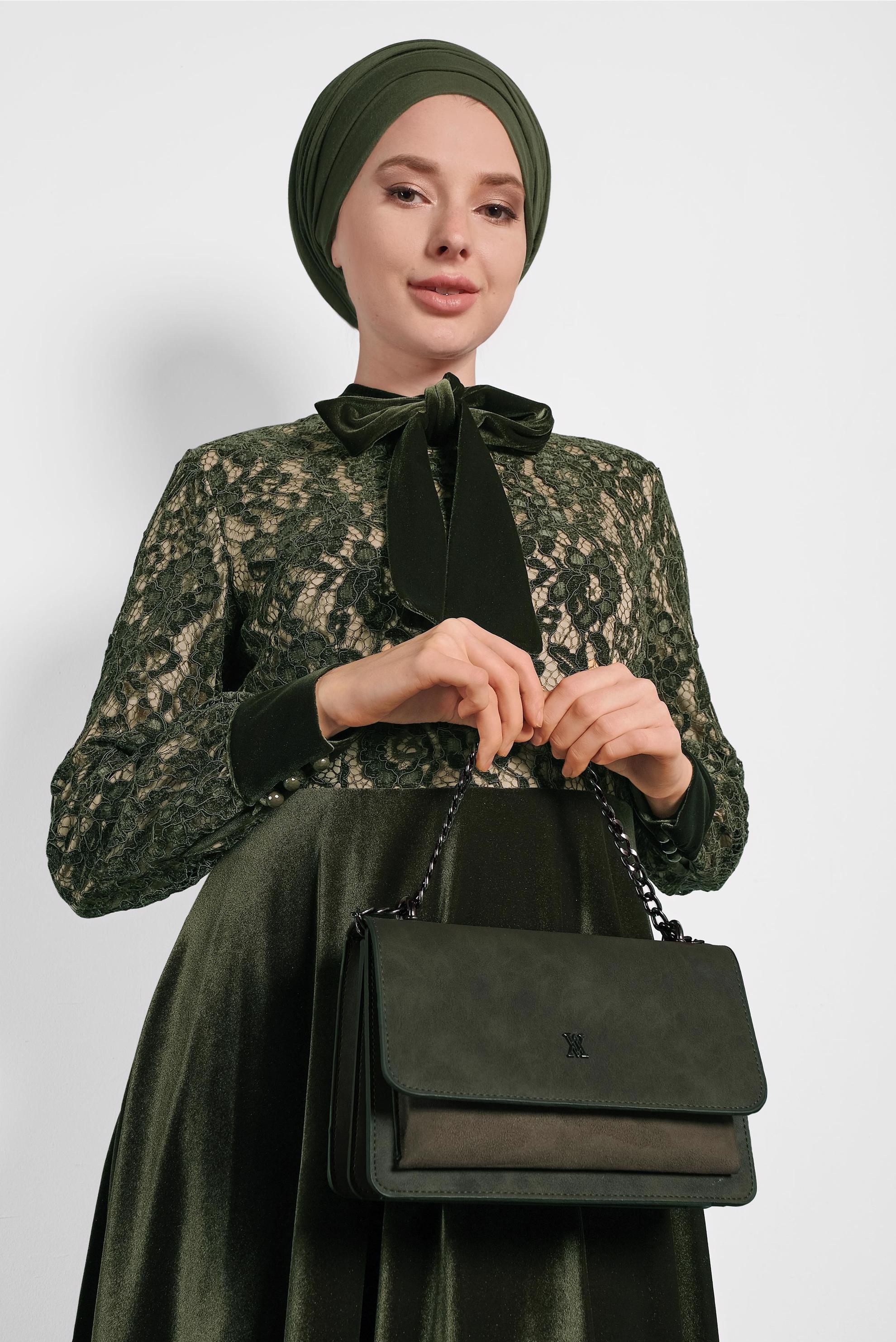 Tesettür giyim HAKİ PARLAK KADİFE GÜPÜRLÜ YAKASI BAĞLI ELBİSE 40239 